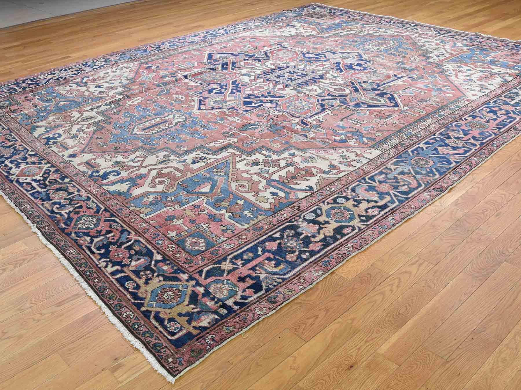 1890 Antique Persian Heriz Serapi Rug, Even Wear In Good Condition In Carlstadt, NJ