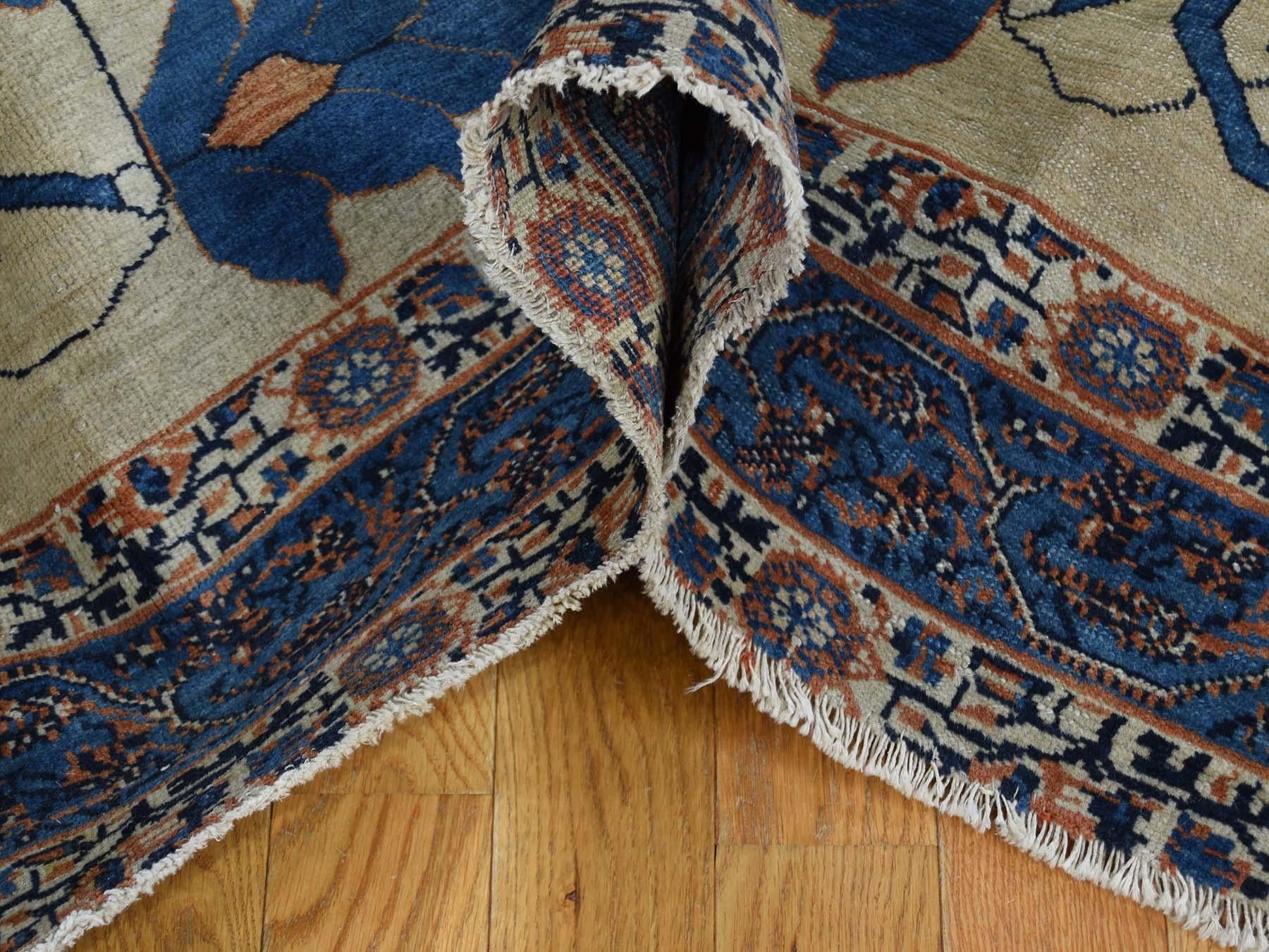 1890 Antique Persian Serapi Rug, Bold Flower Design, Breathtaking For Sale 5