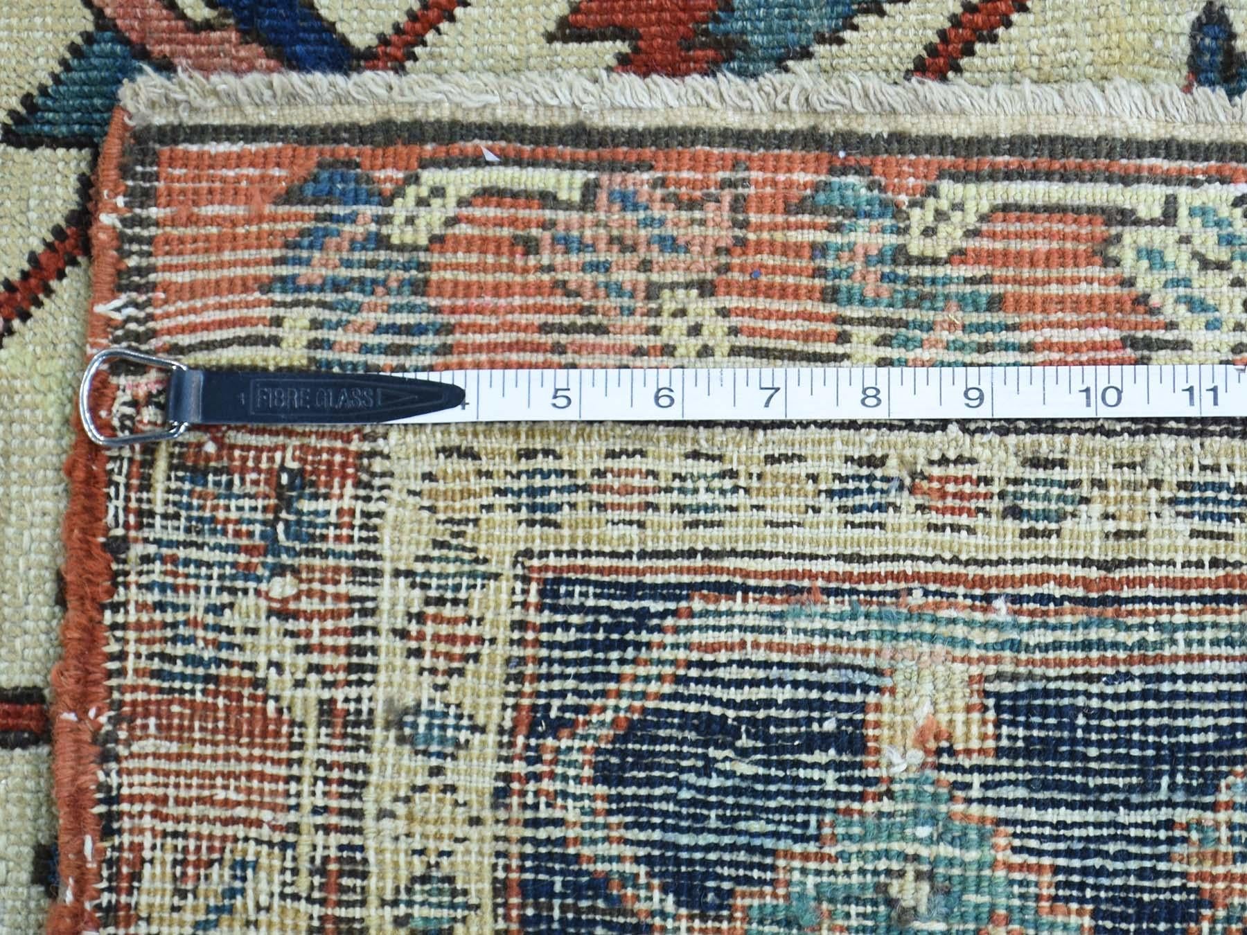 1890 Tappeto antico persiano Serapi Medaglione ruggine/marino in vendita 5