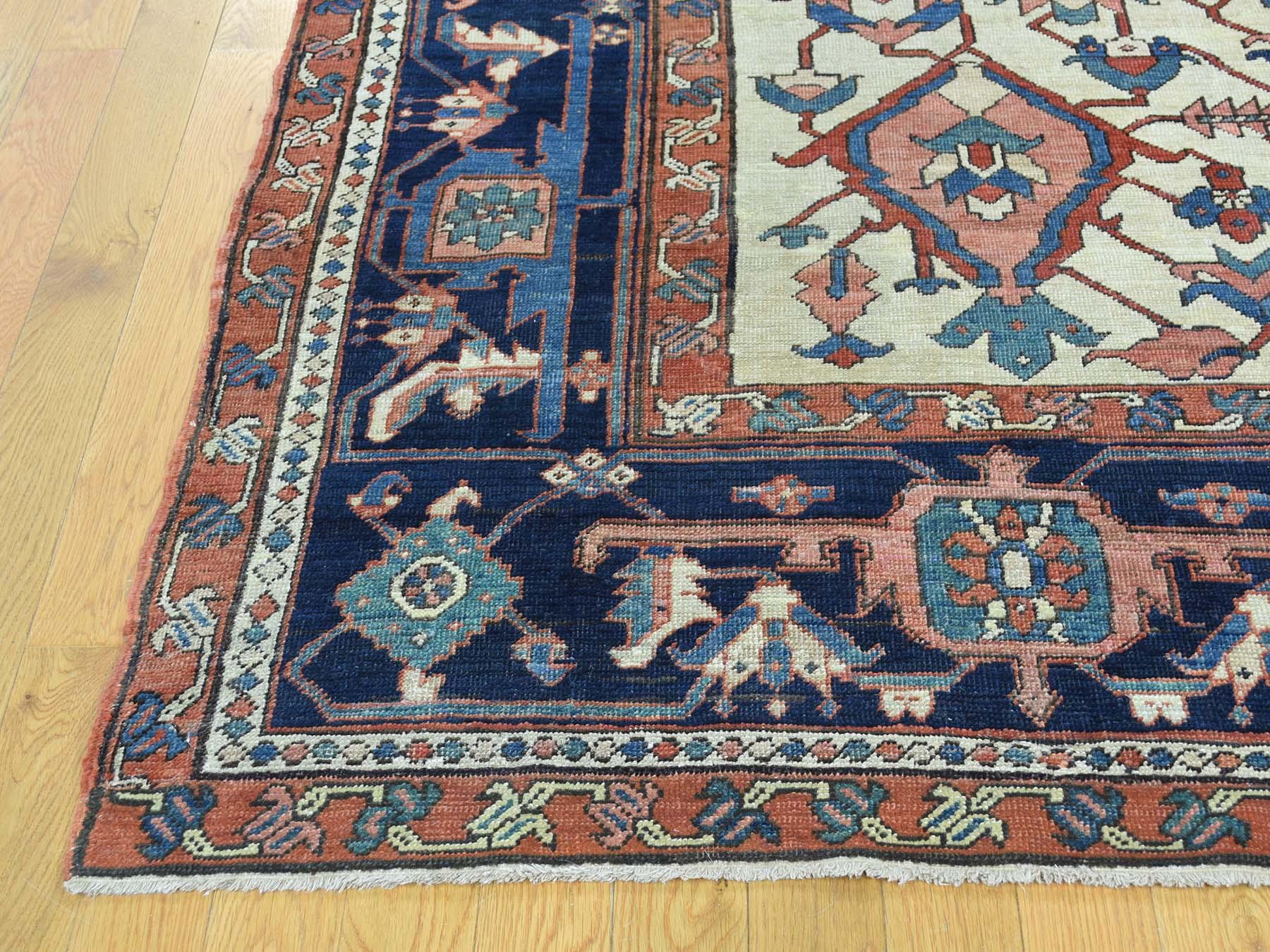 1890 Tappeto antico persiano Serapi Medaglione ruggine/marino In condizioni buone in vendita a Carlstadt, NJ