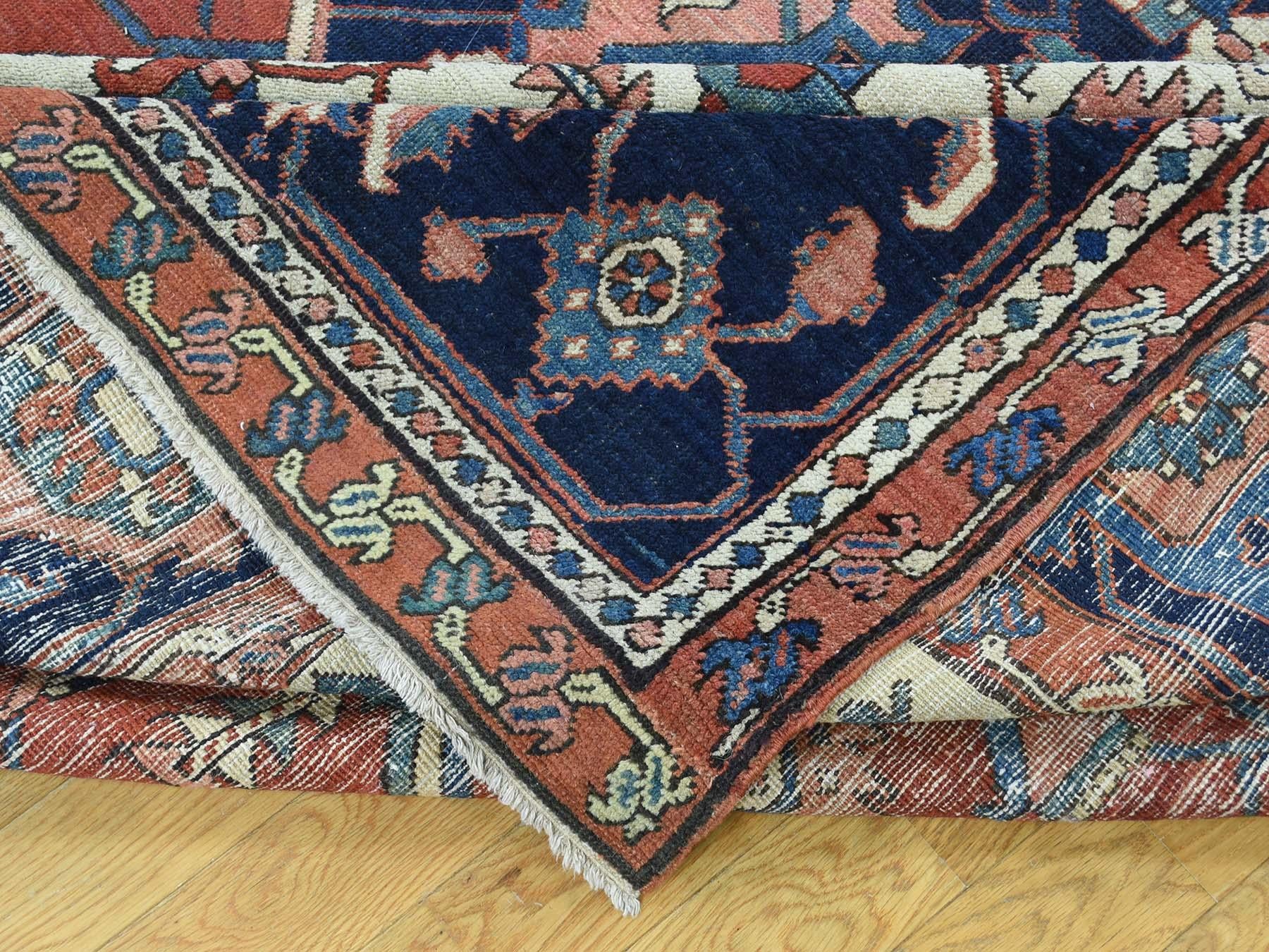 Lana 1890 Tappeto antico persiano Serapi Medaglione ruggine/marino in vendita