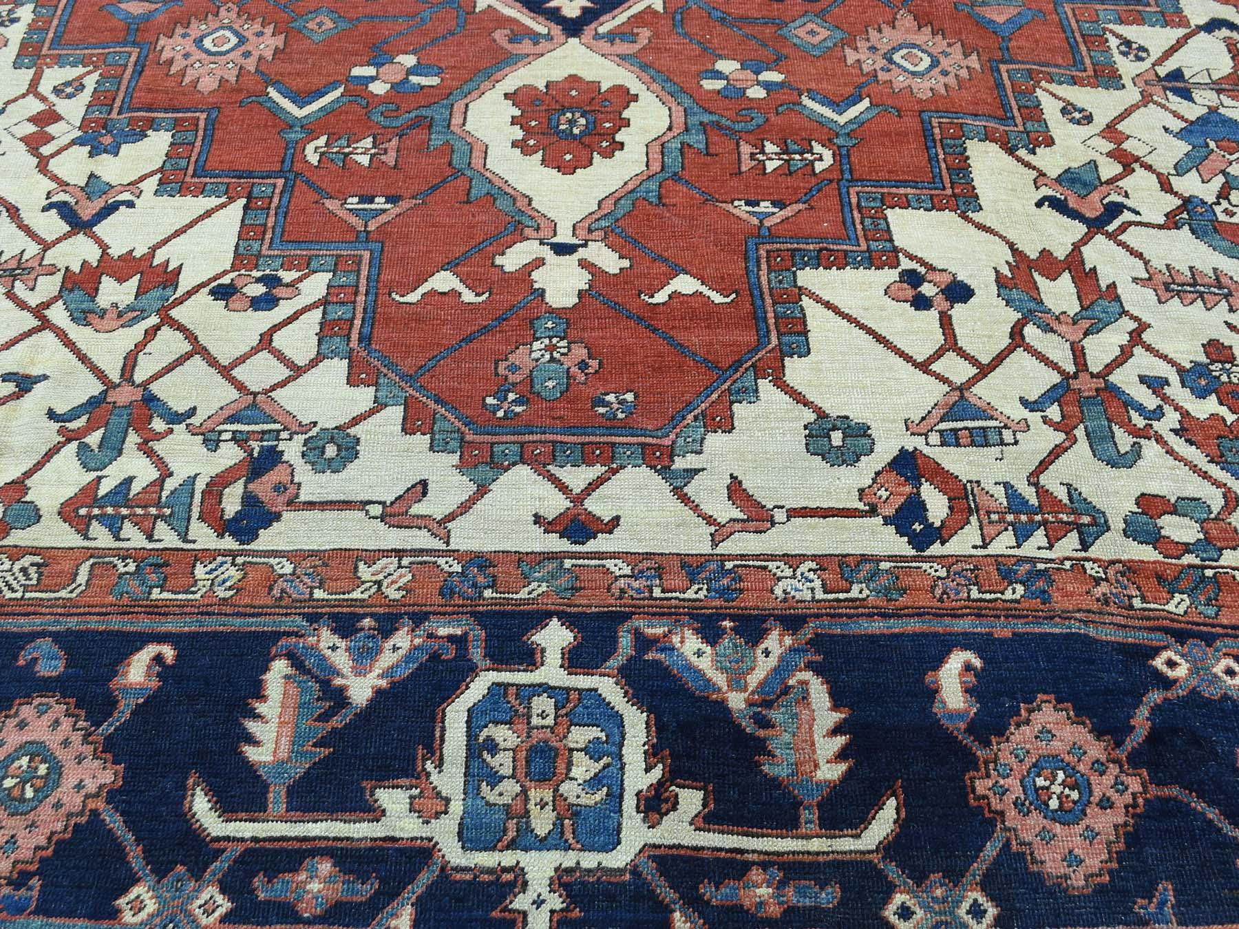 1890 Tappeto antico persiano Serapi Medaglione ruggine/marino in vendita 1