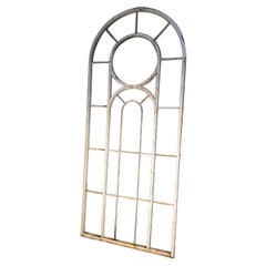 1890 gewölbter gotischer Kirchenfensterrahmen aus Holz, 1890