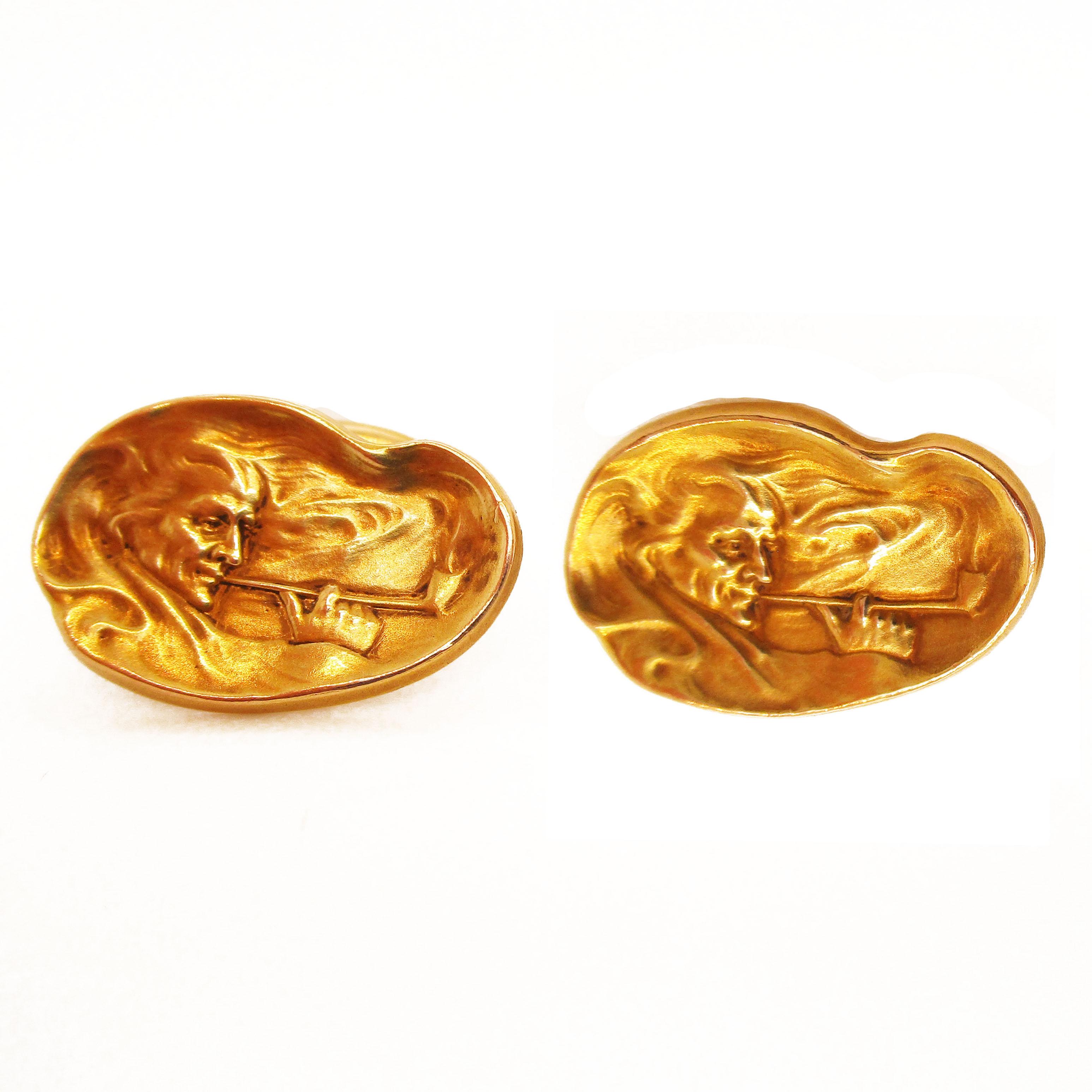 1890 Art Nouveau 14 Karat Yellow Gold Whiteside and Blank Smoking Man Cufflinks For Sale 6