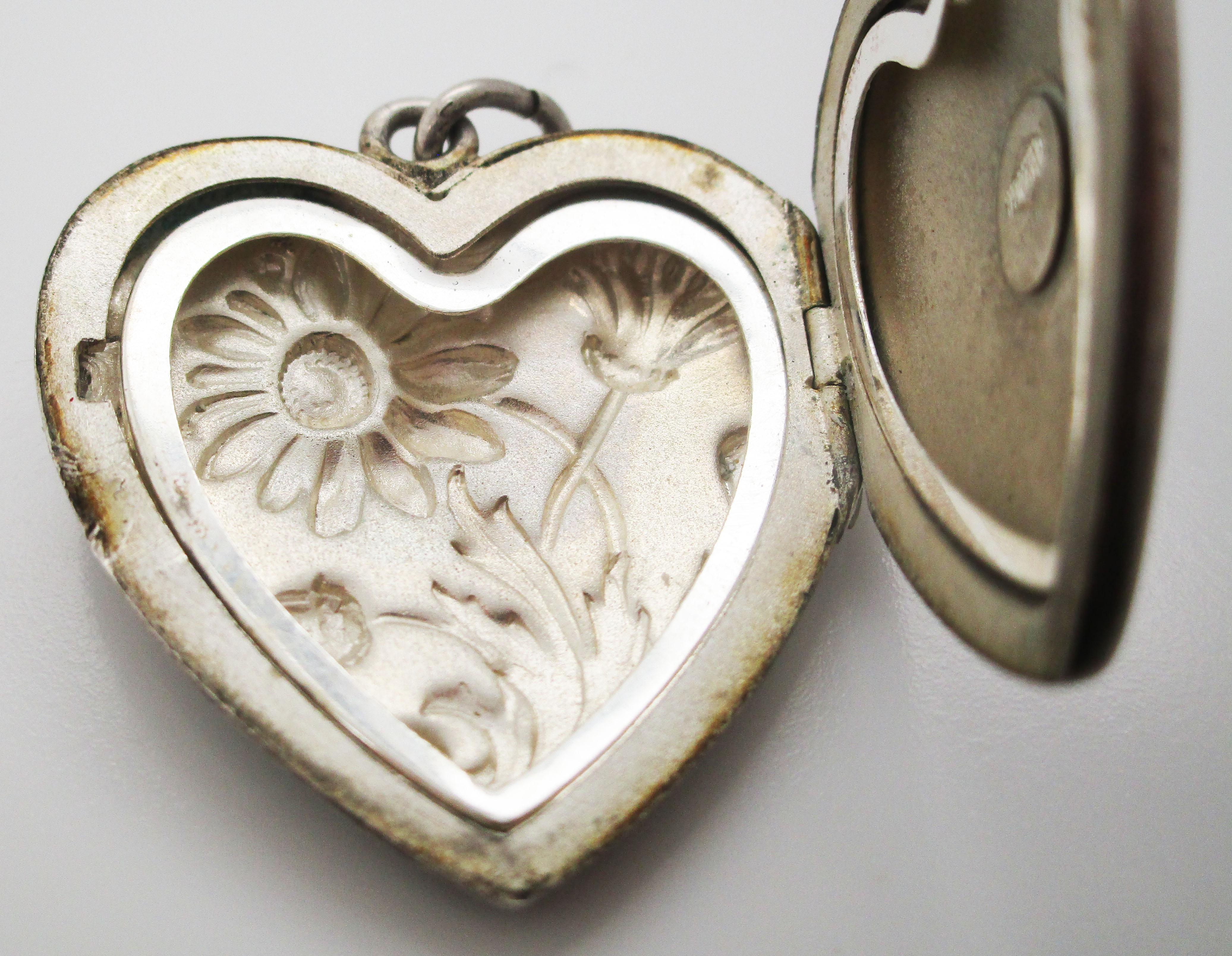 1890 Art Nouveau Flower Heart Locket 2