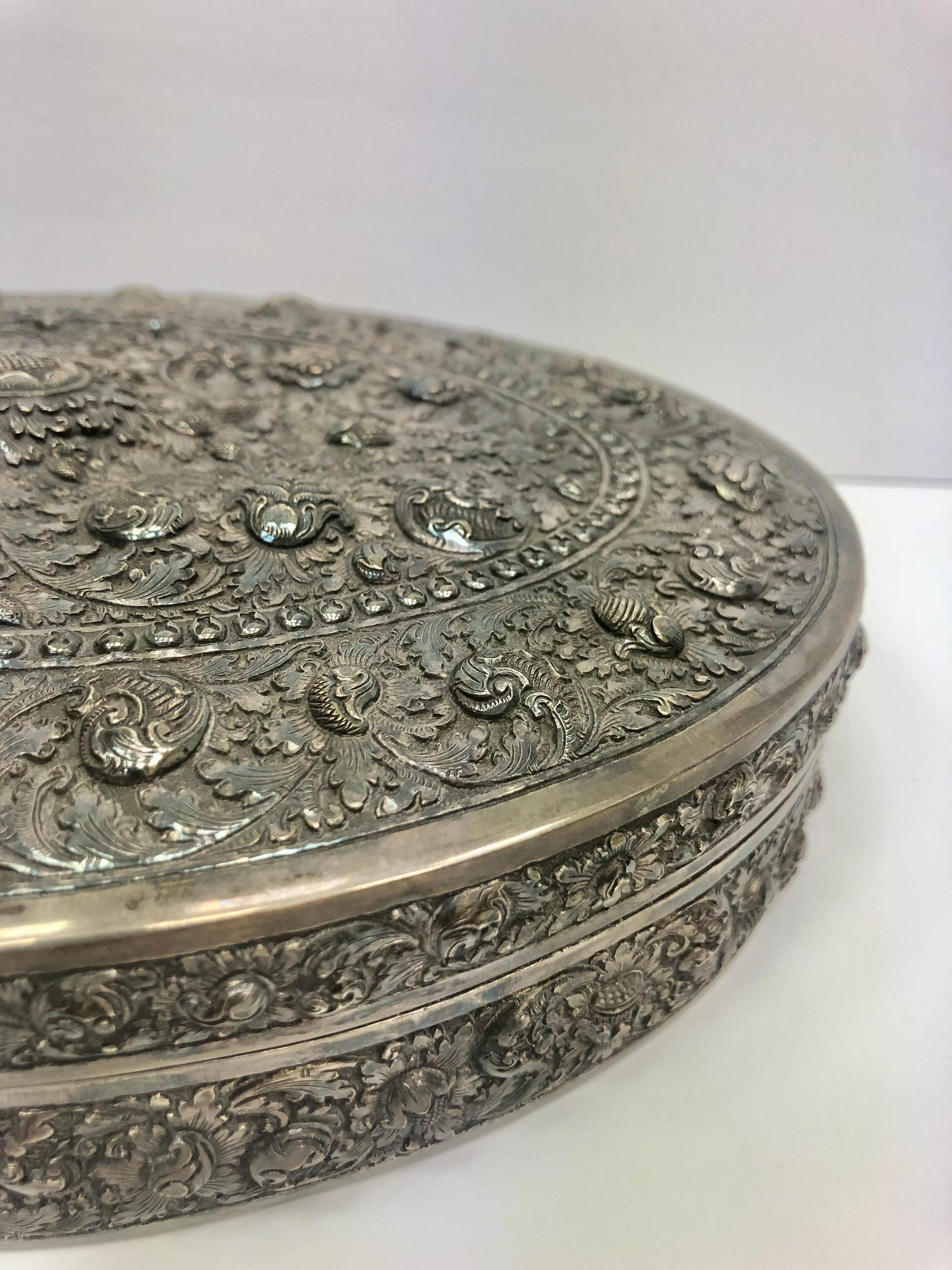 1890 Continental Silver Oval Keepsake Jewelry Box In Good Condition In Stamford, CT