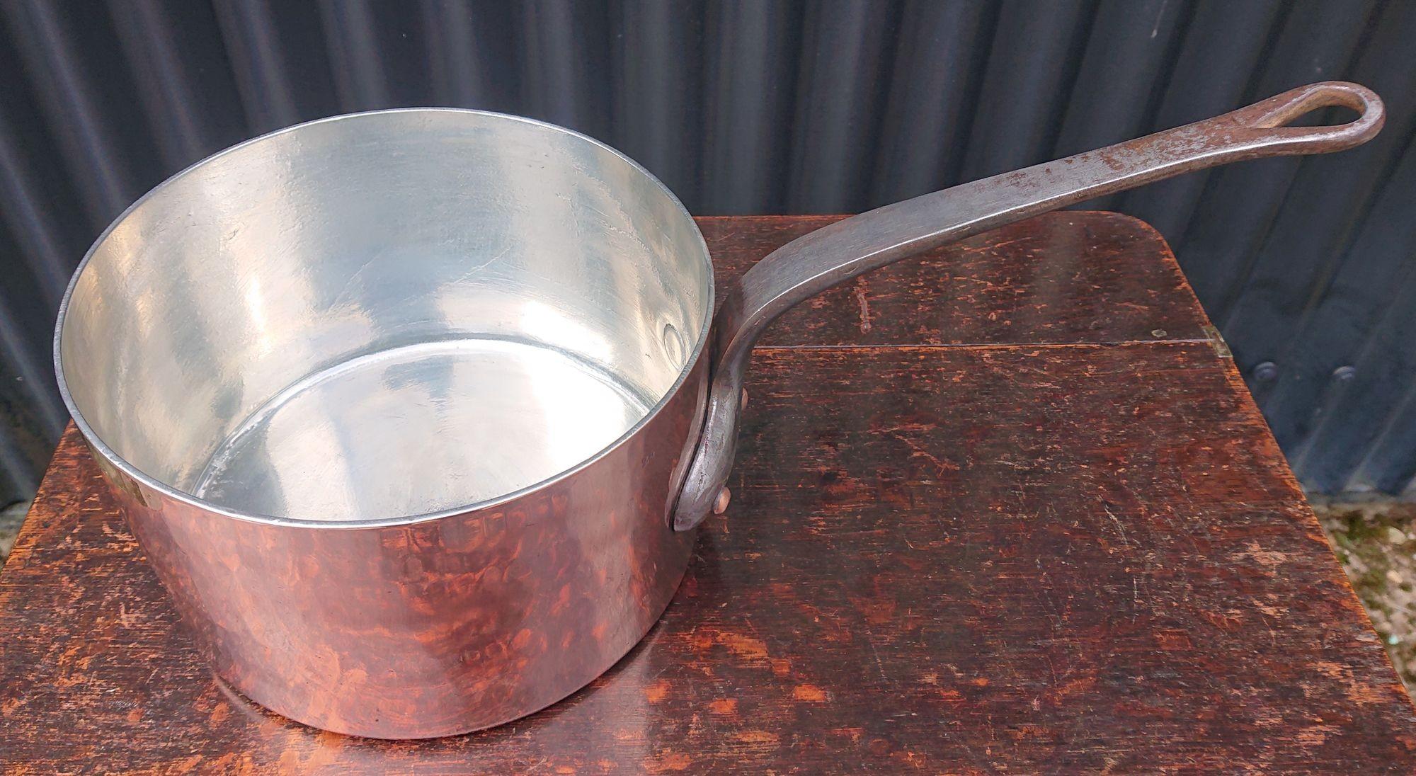 Remarkably good condition Dehillerin 24cm saucepan, this pan has been professionally re-tinned, it has three large rivets, large handle, tear drop shape hanging hole, the stamp would indicate a date of around 1890 acccording to the VFC site. All in