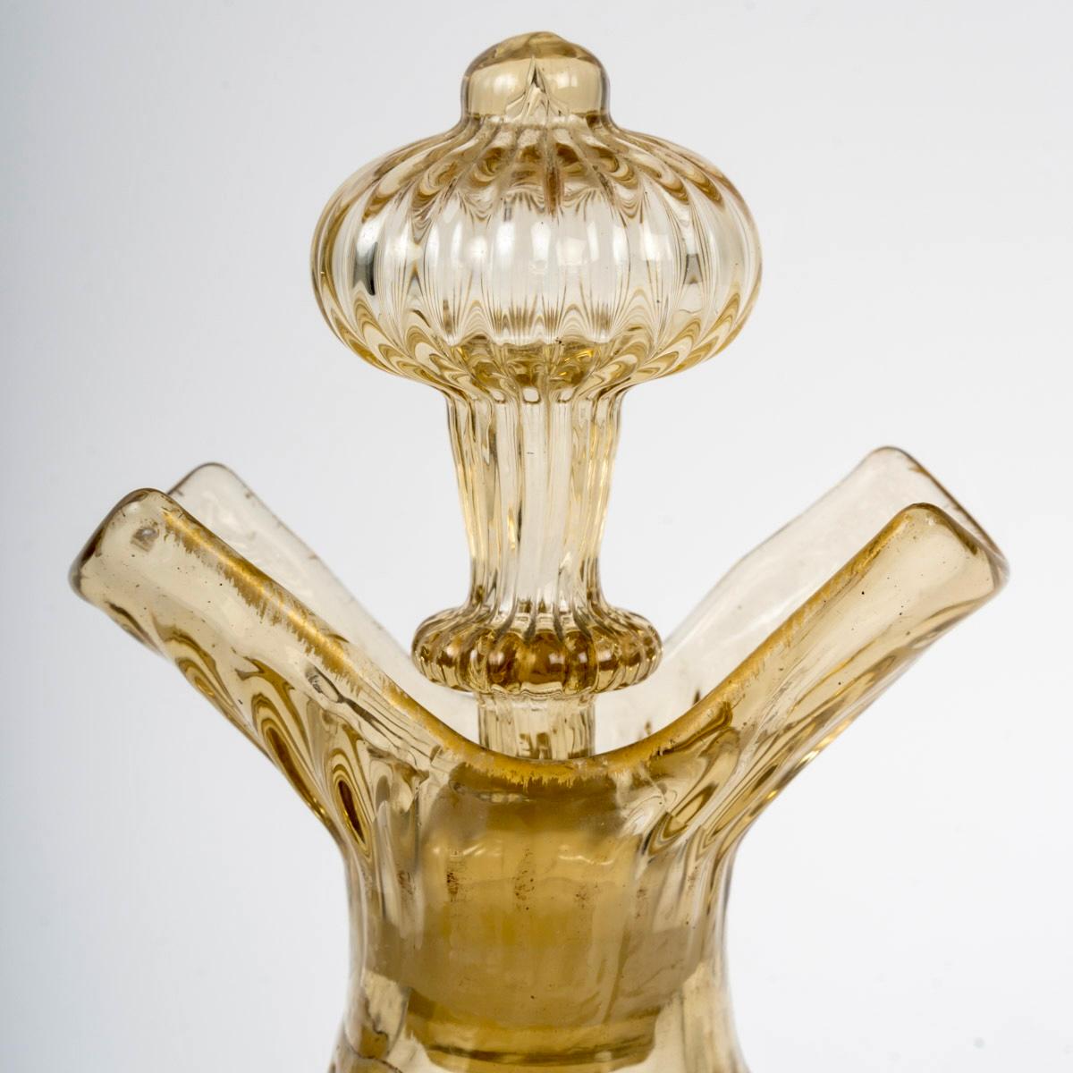 1890 Emile Gallé Cristallerie Vaso di vetro giallo smaltato Fiori Farfalla in vendita 2