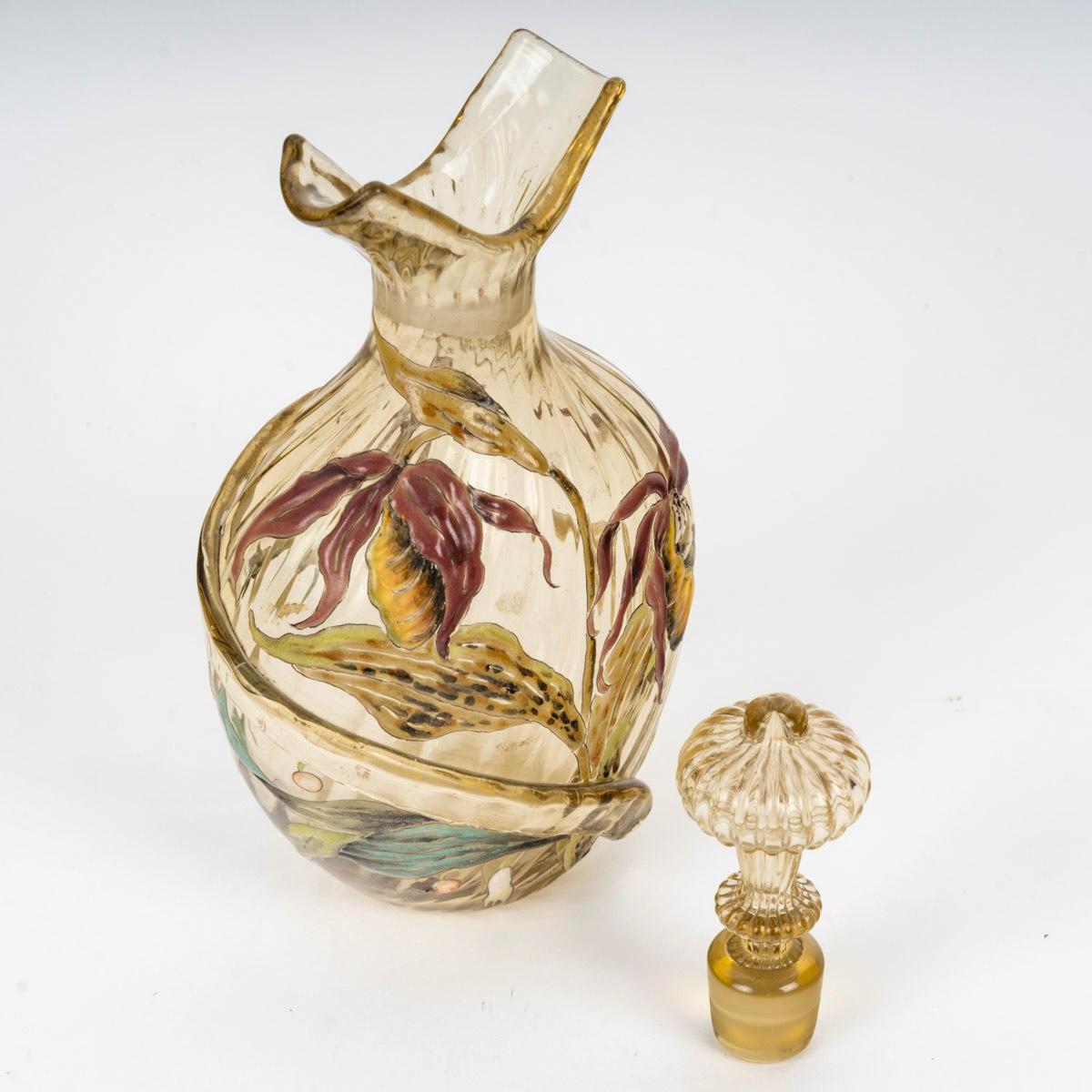 Stampato 1890 Emile Gallé Cristallerie Vaso di vetro giallo smaltato Fiori Farfalla in vendita