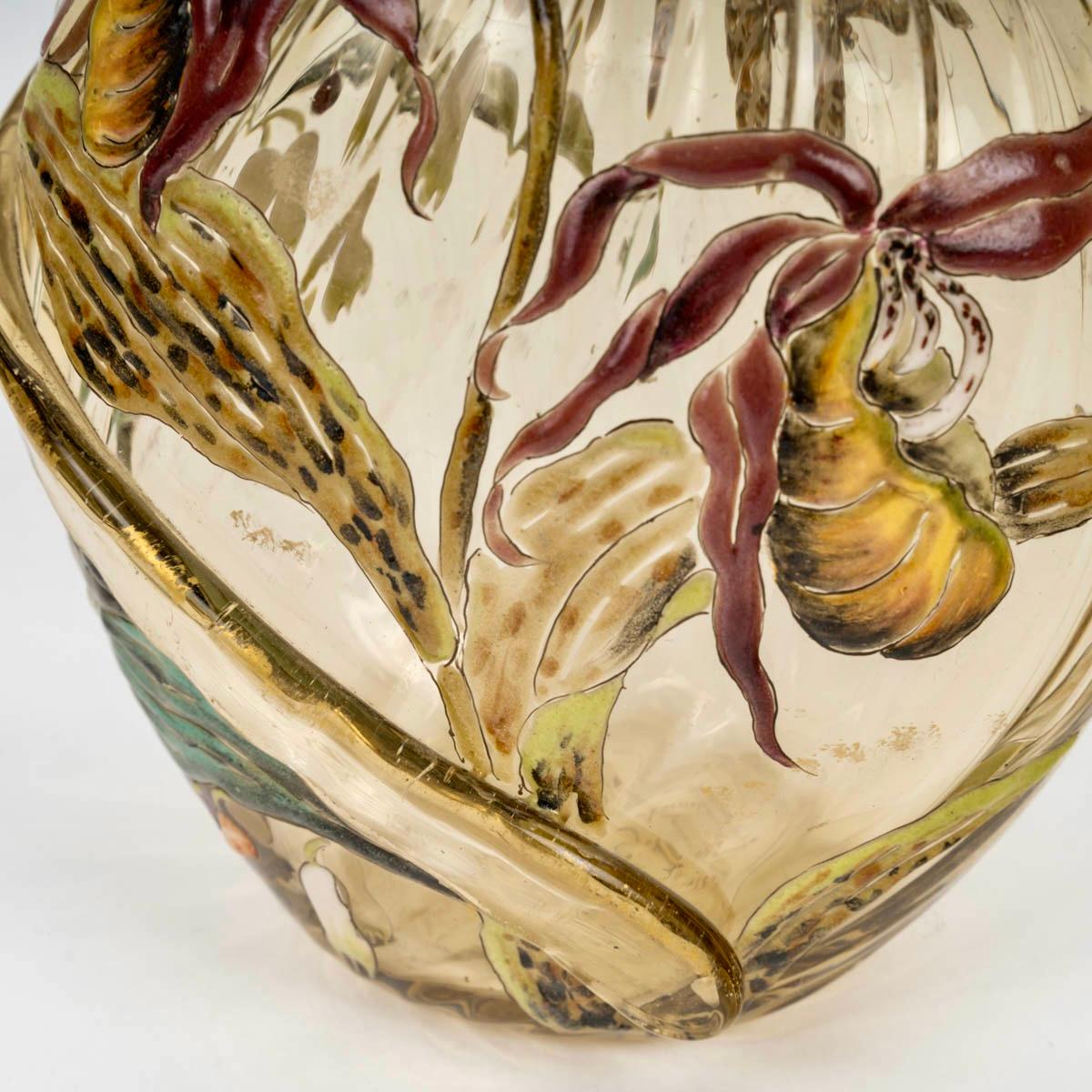 Smalto 1890 Emile Gallé Cristallerie Vaso di vetro giallo smaltato Fiori Farfalla in vendita