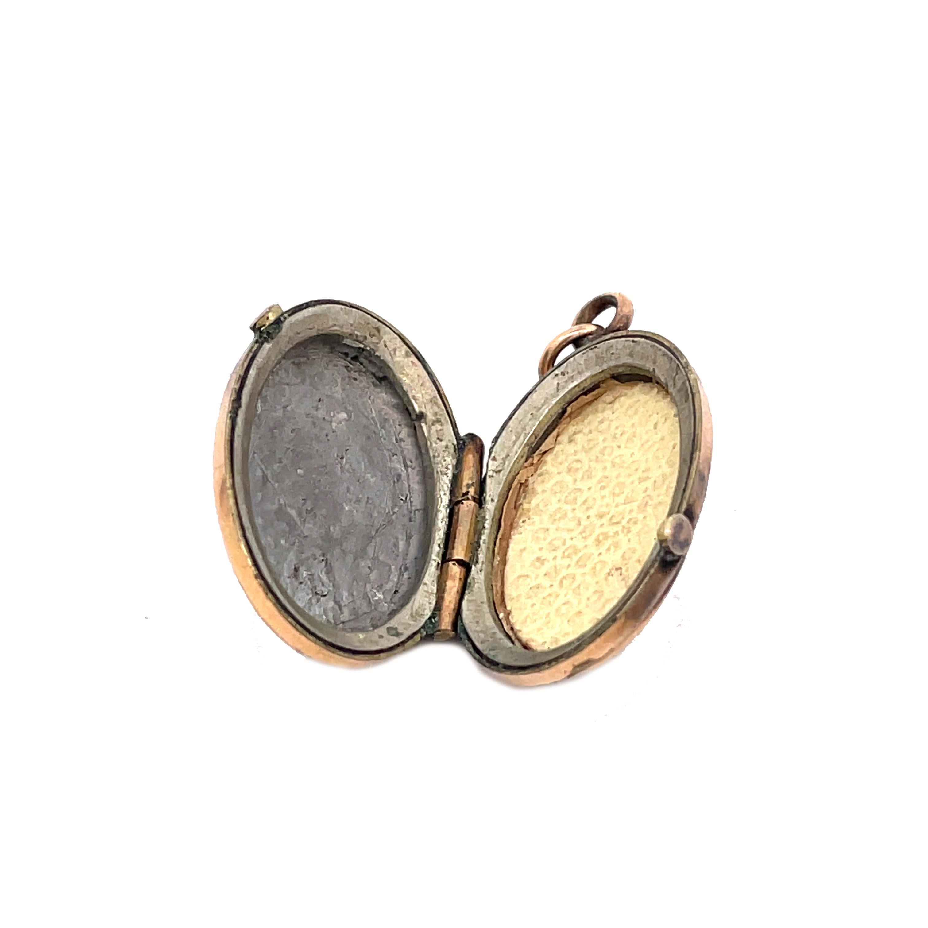 1890 Etruskisches Gold Medaillon mit Gravur im Angebot 2