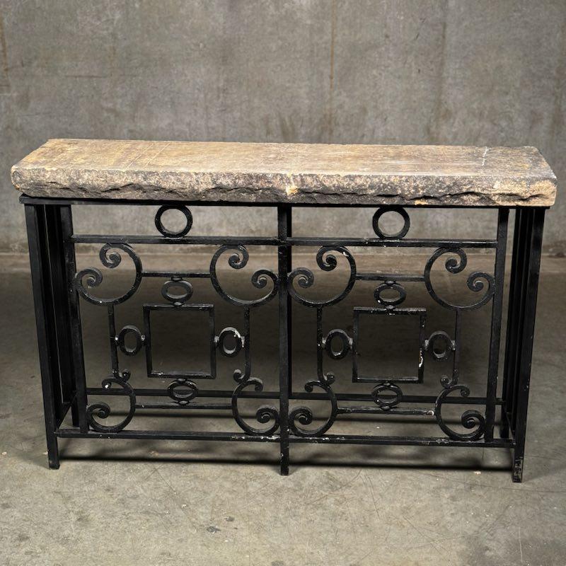 Américain Table console en fer et calcaire de 1890 en vente