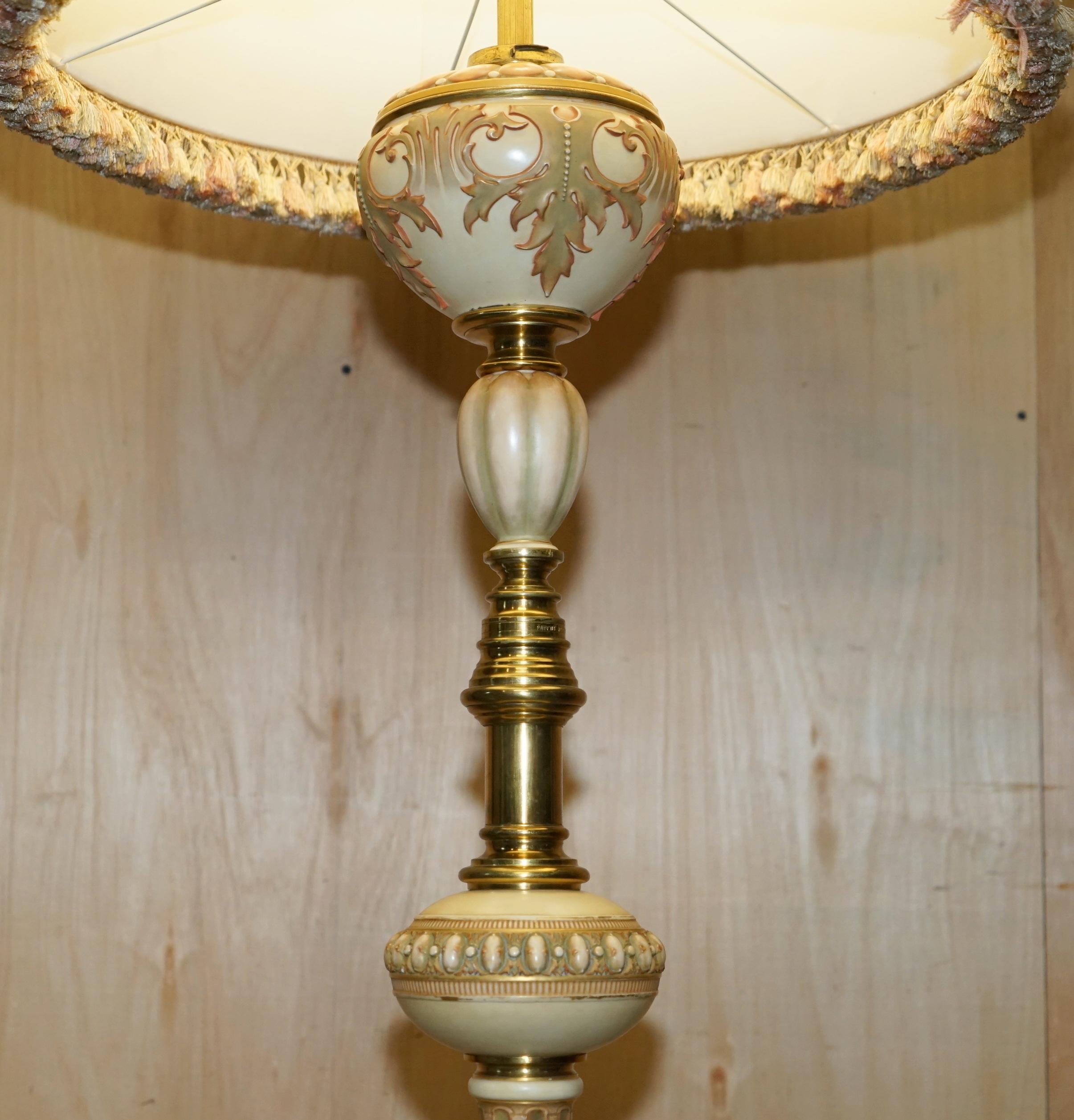 1890 ROYAL WORCESTER LAMPE DE SOL VICTORIENNE ANTIQUE PLEINEMENT STAMPÉE en vente 4