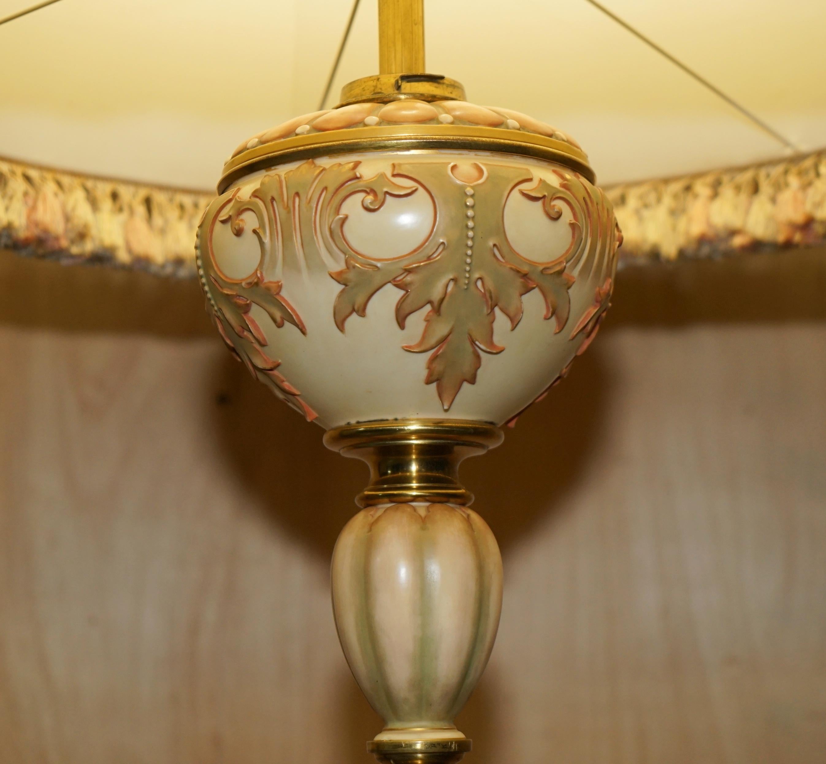 1890 ROYAL WORCESTER LAMPE DE SOL VICTORIENNE ANTIQUE PLEINEMENT STAMPÉE en vente 5