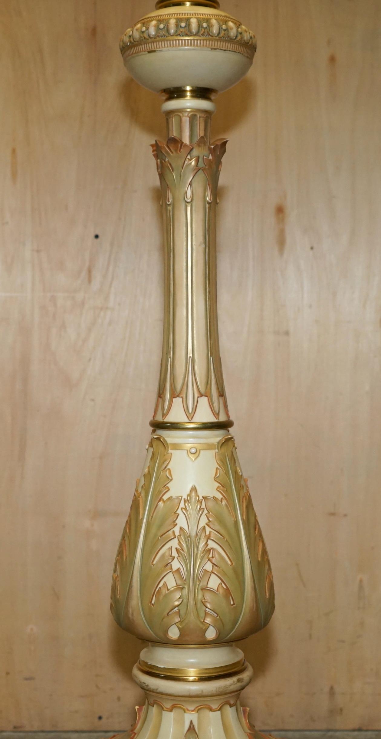 1890 ROYAL WORCESTER LAMPE DE SOL VICTORIENNE ANTIQUE PLEINEMENT STAMPÉE en vente 1