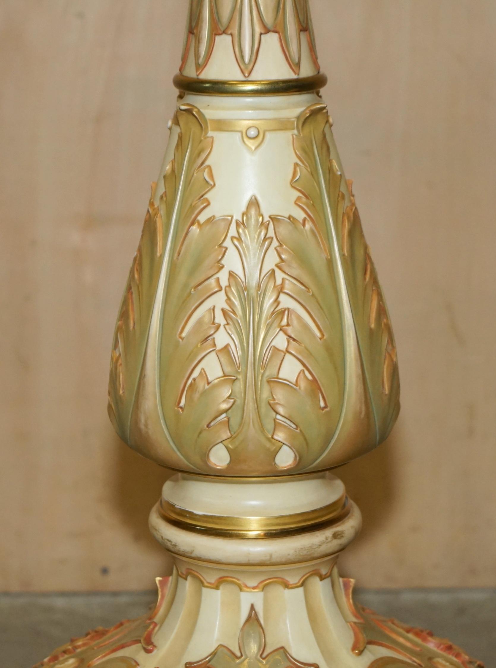 1890 ROYAL WORCESTER LAMPE DE SOL VICTORIENNE ANTIQUE PLEINEMENT STAMPÉE en vente 2