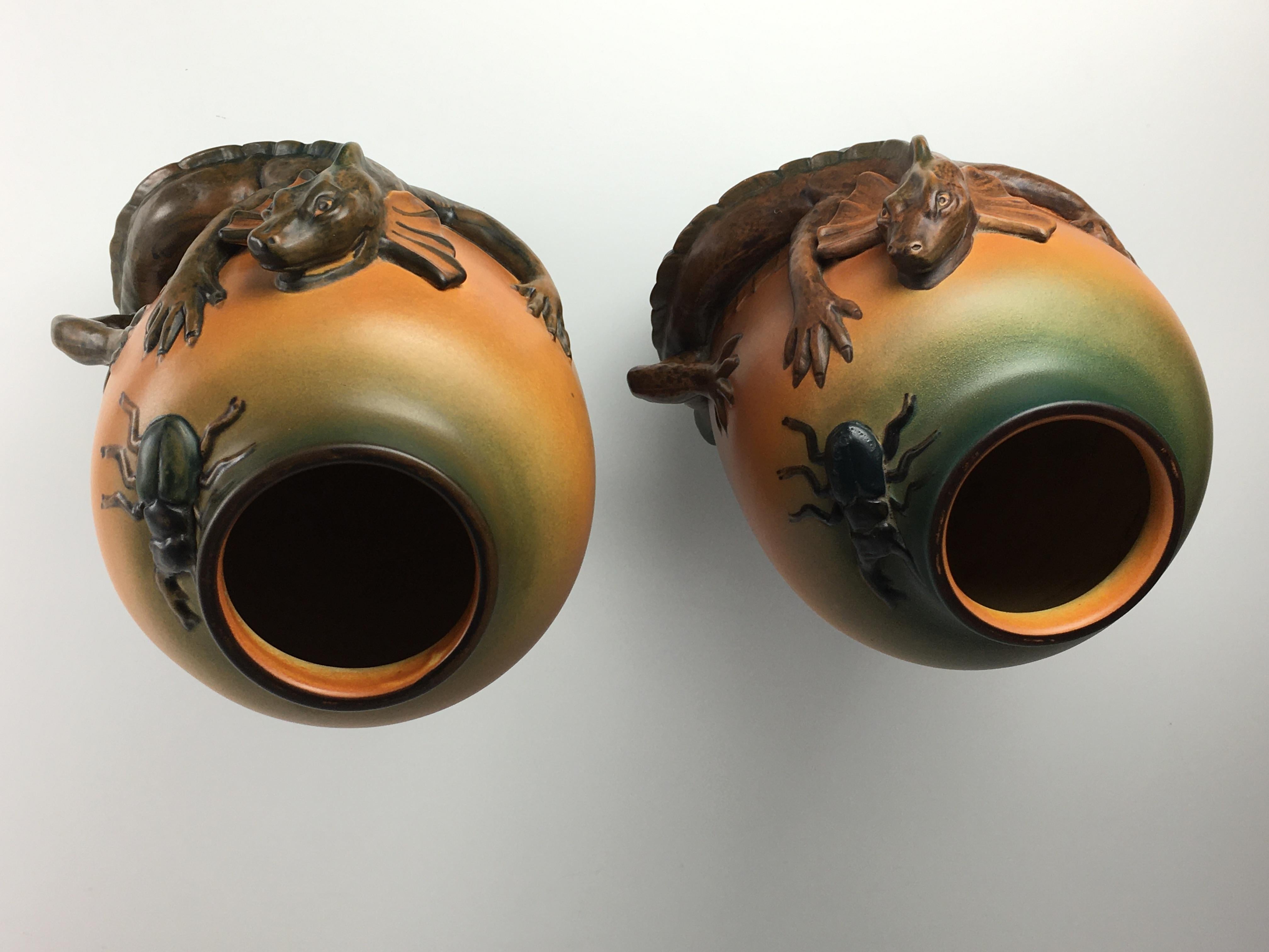 Ensemble de deux vases lézards Art Nouveau danois des années 1890 fabriqués à la main par P. Ipsens Enke en vente 1