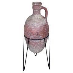 1890 Vaso o anfora in terracotta con manico e supporto in metallo