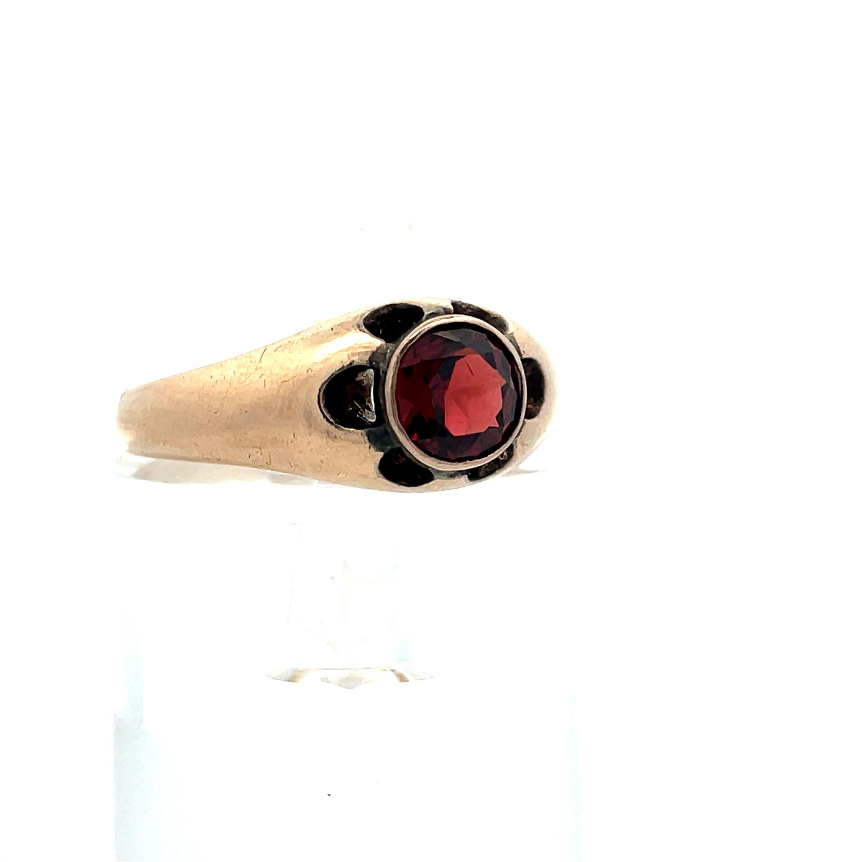 Round Cut 1890 Victorian 14K Yellow Gold Garnet Ring  For Sale