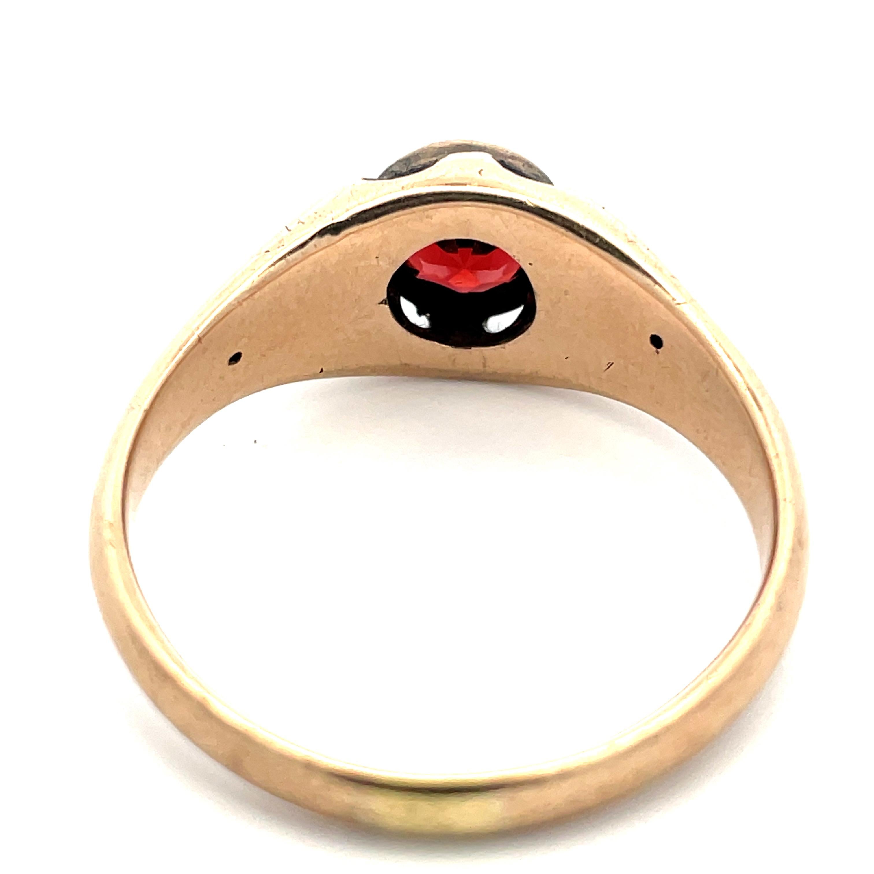 1890 Victorian 14K Yellow Gold Garnet Ring  In Excellent Condition For Sale In Lexington, KY