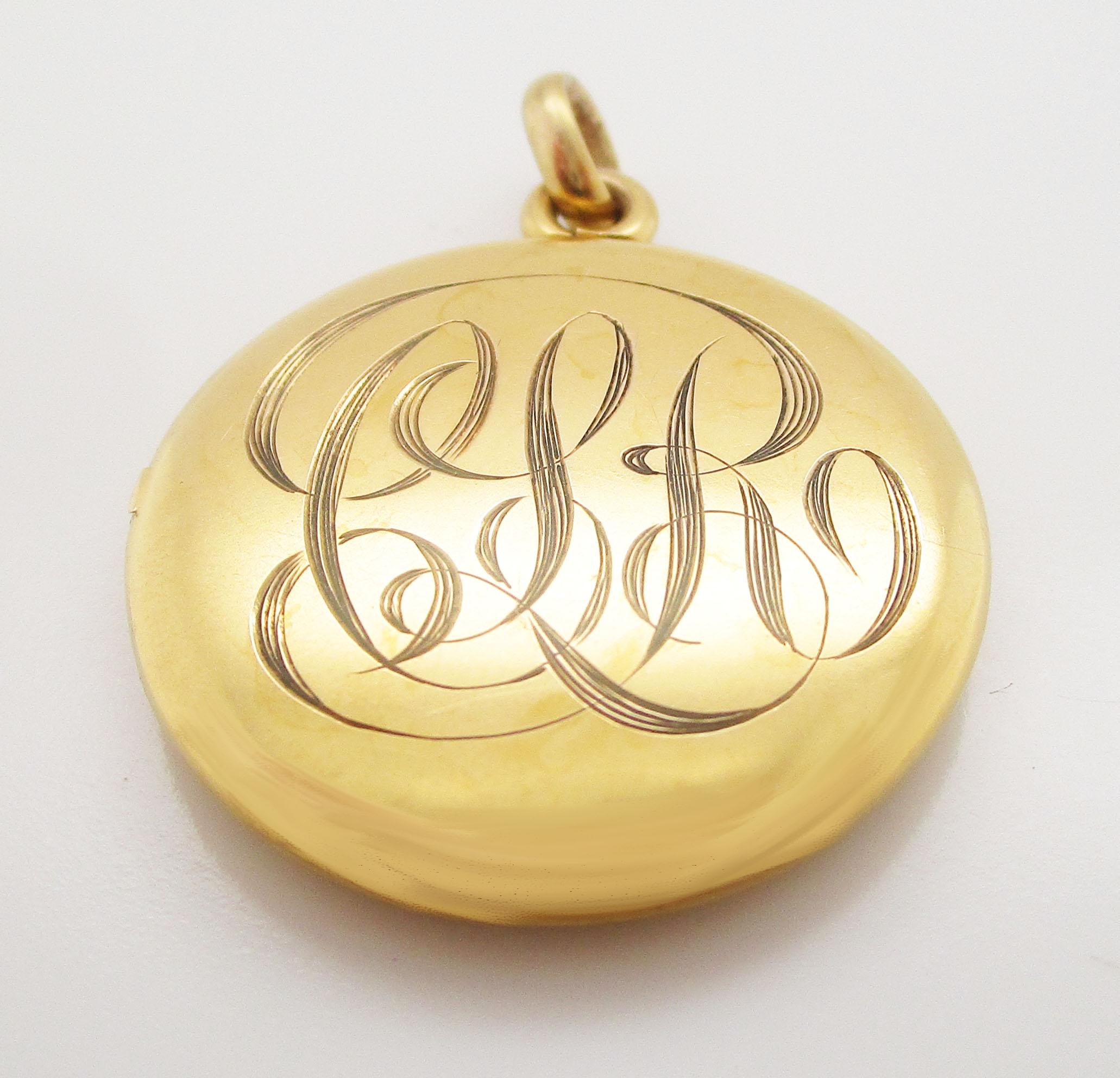 1890 Viktorianisches 14 Karat Gelbgold Medaillon mit Monogramm 4