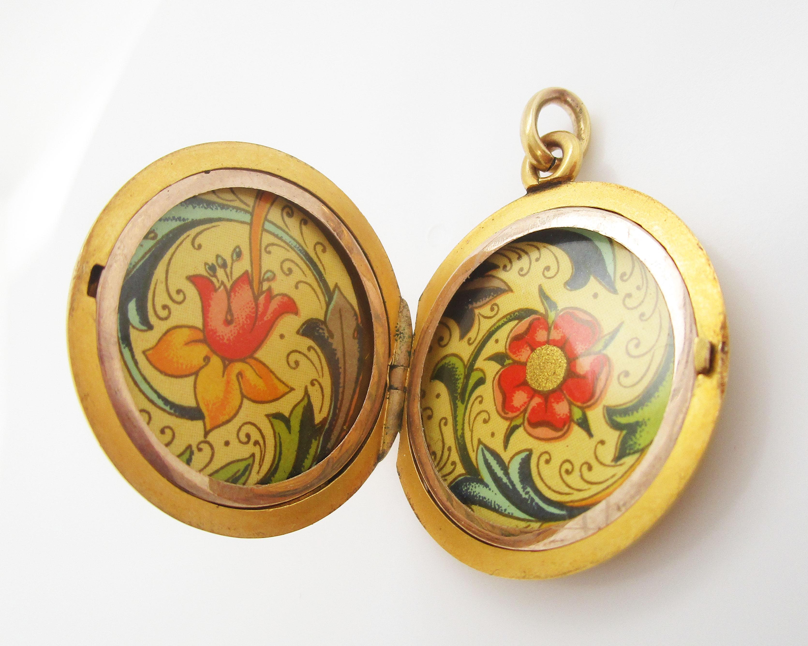 1890 Viktorianisches 14 Karat Gelbgold Medaillon mit Monogramm für Damen oder Herren im Angebot