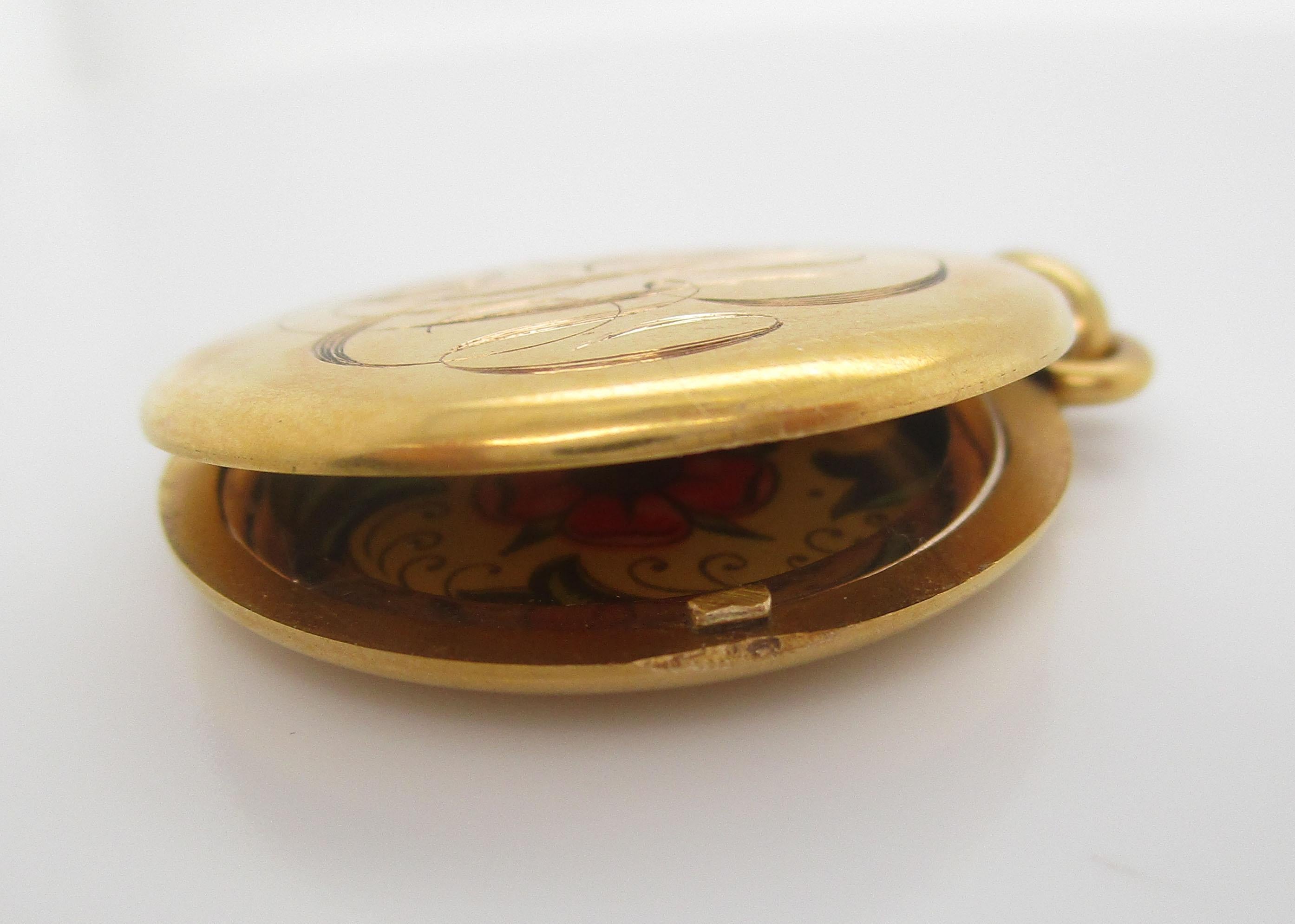 1890 Viktorianisches 14 Karat Gelbgold Medaillon mit Monogramm 3