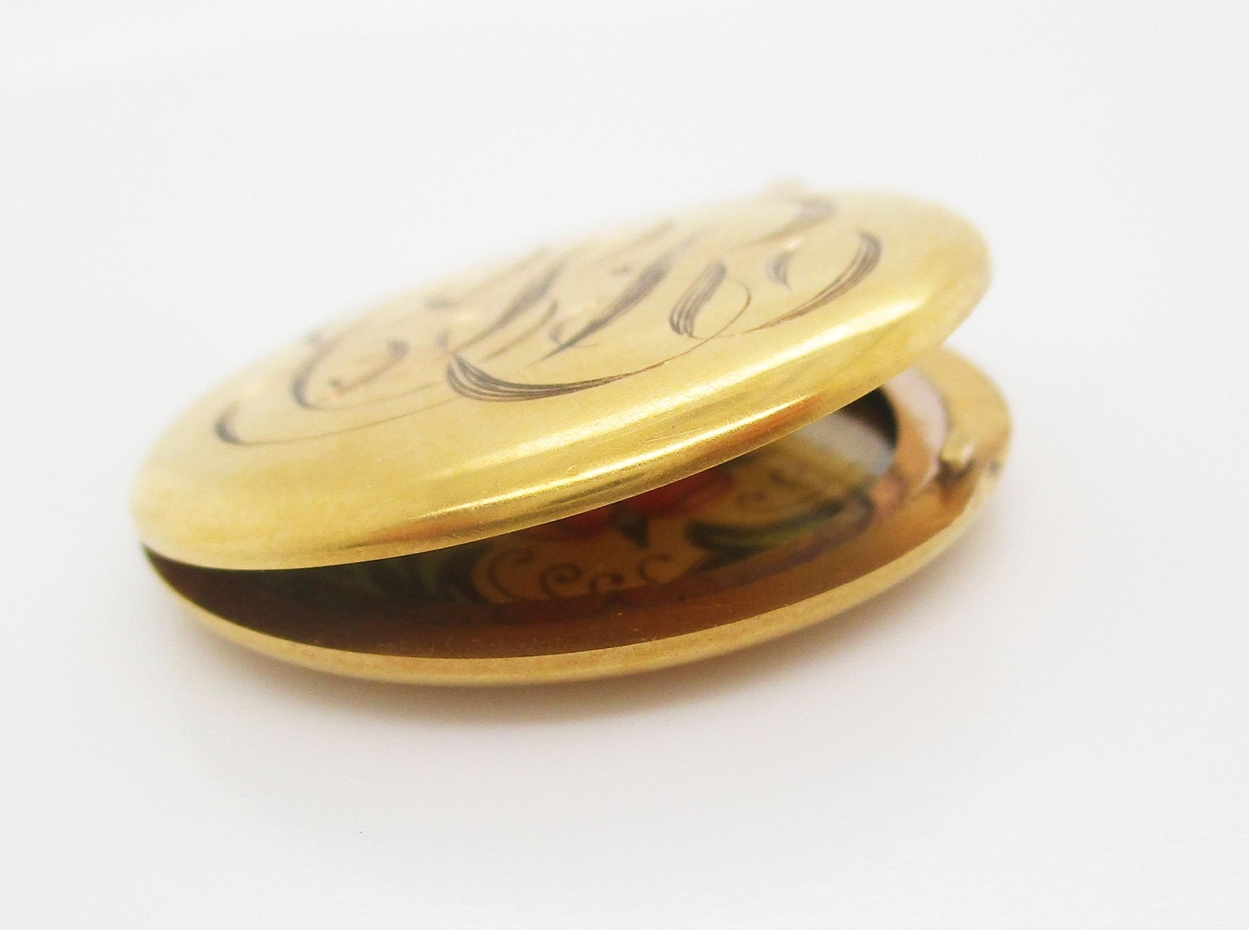 1890 Victorian 14 Karat Yellow Gold Monogrammed Locket For Sale 4
