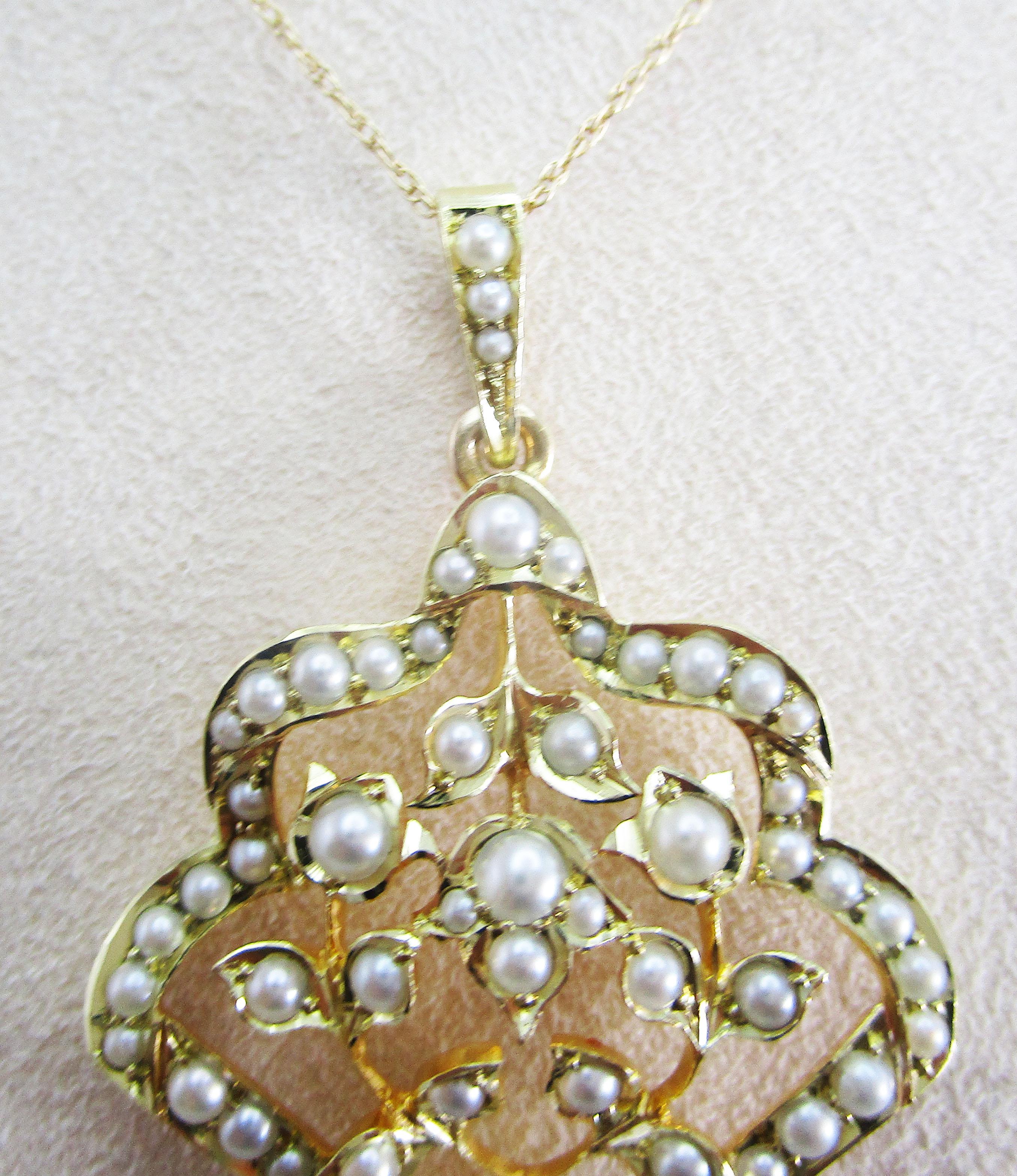 Women's or Men's 1890 Victorian 15 Karat Yellow Gold English Seed Pearl Pendant Lavaliere