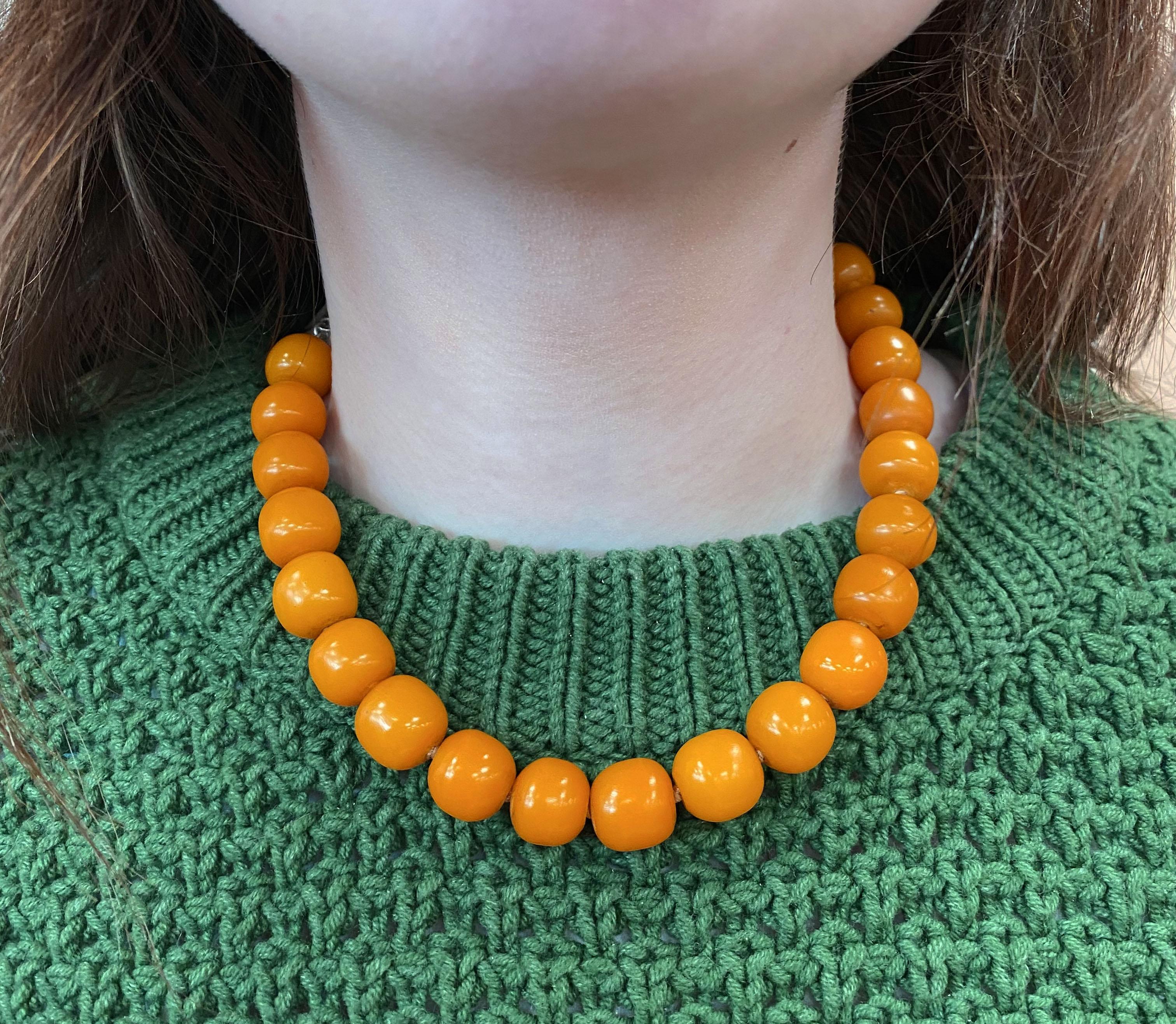 1890 Victorian Butterscotch Amber Beaded Necklace In Excellent Condition In Lexington, KY