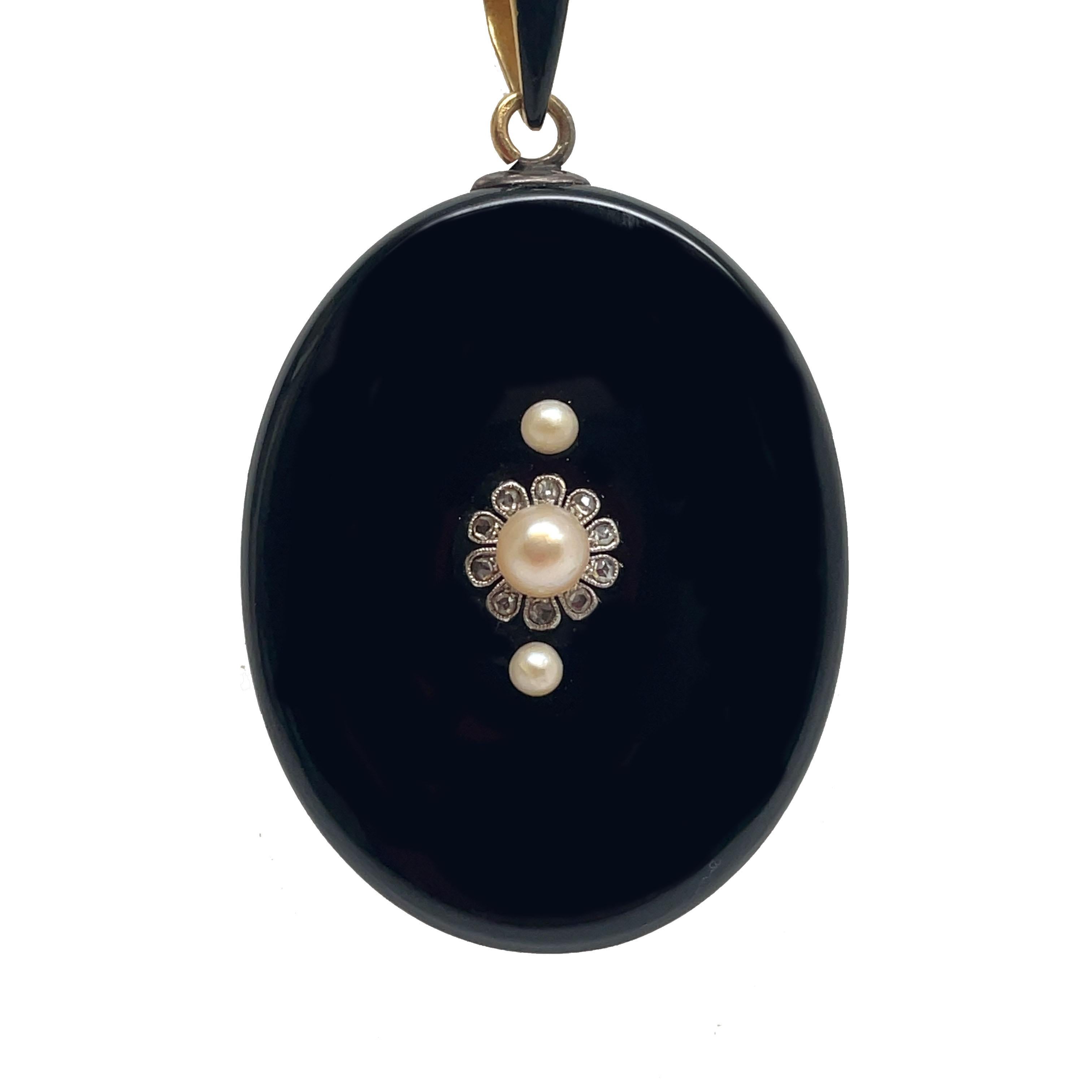 1890 Viktorianische Diamant und Perle Schwarz Onyx Medaillon (Rosenschliff) im Angebot