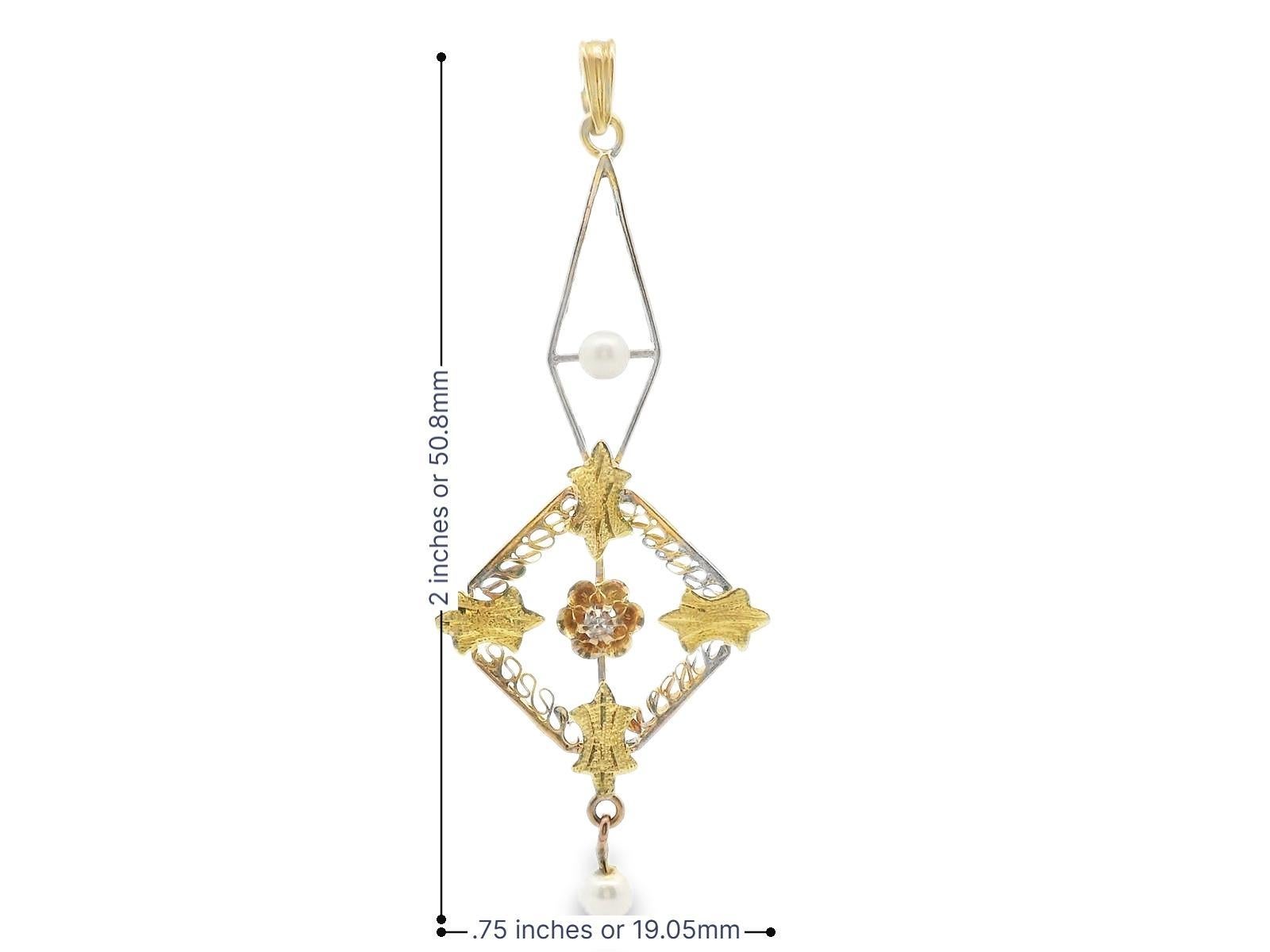 Ciondolo vittoriano del 1890 con perle e diamanti bicolore a 14 carati con motivo floreale in vendita 2