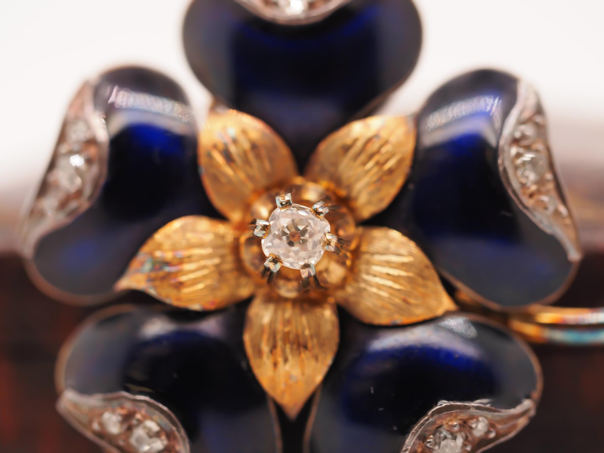 1890s 18K Yellow Gold Enamel and Old Mine Diamond Flower Brooch In Good Condition For Sale In Hicksville, NY