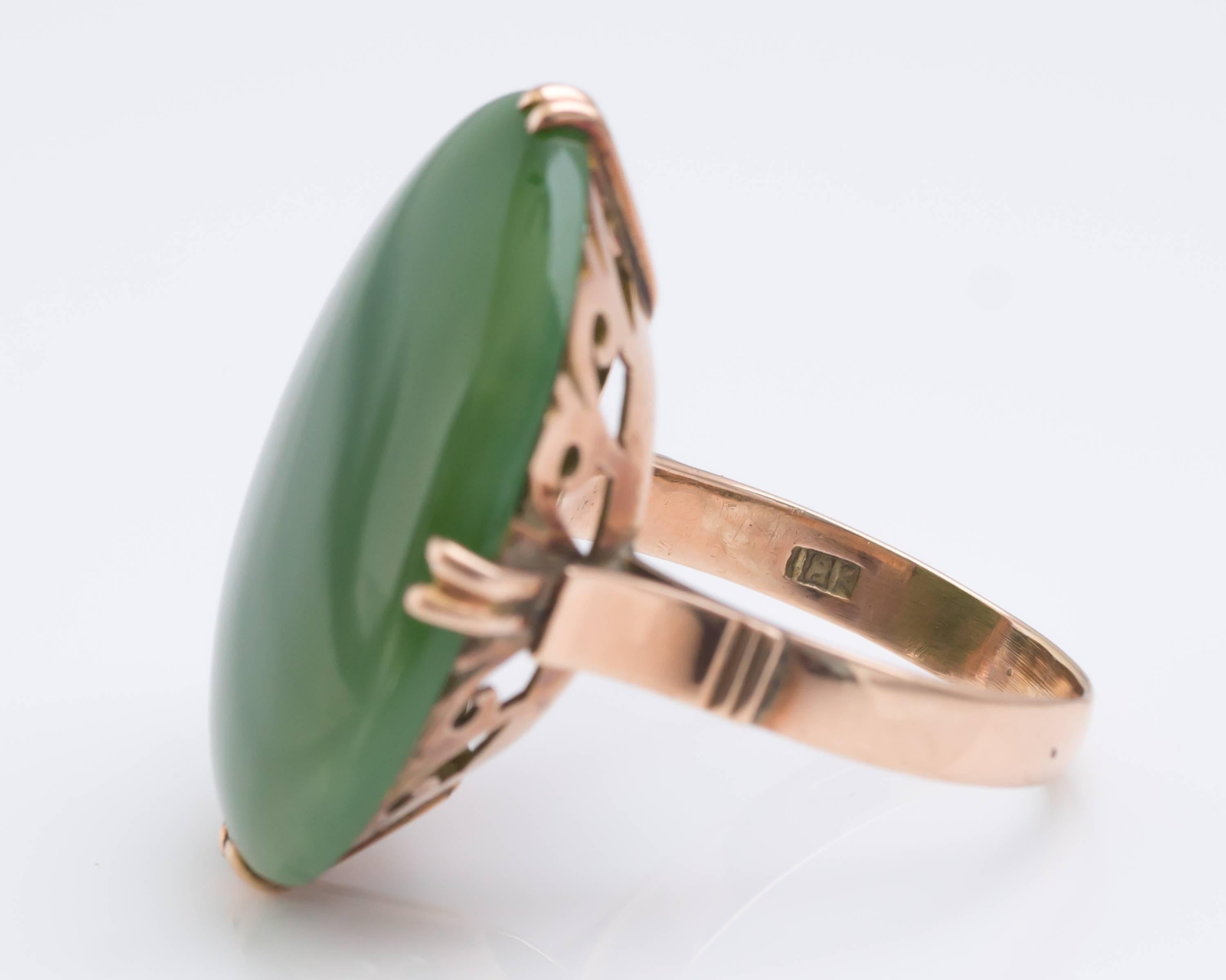 Art Nouveau 1890s 7 Carat Oval Jade and 18 Karat Rose Gold Ring