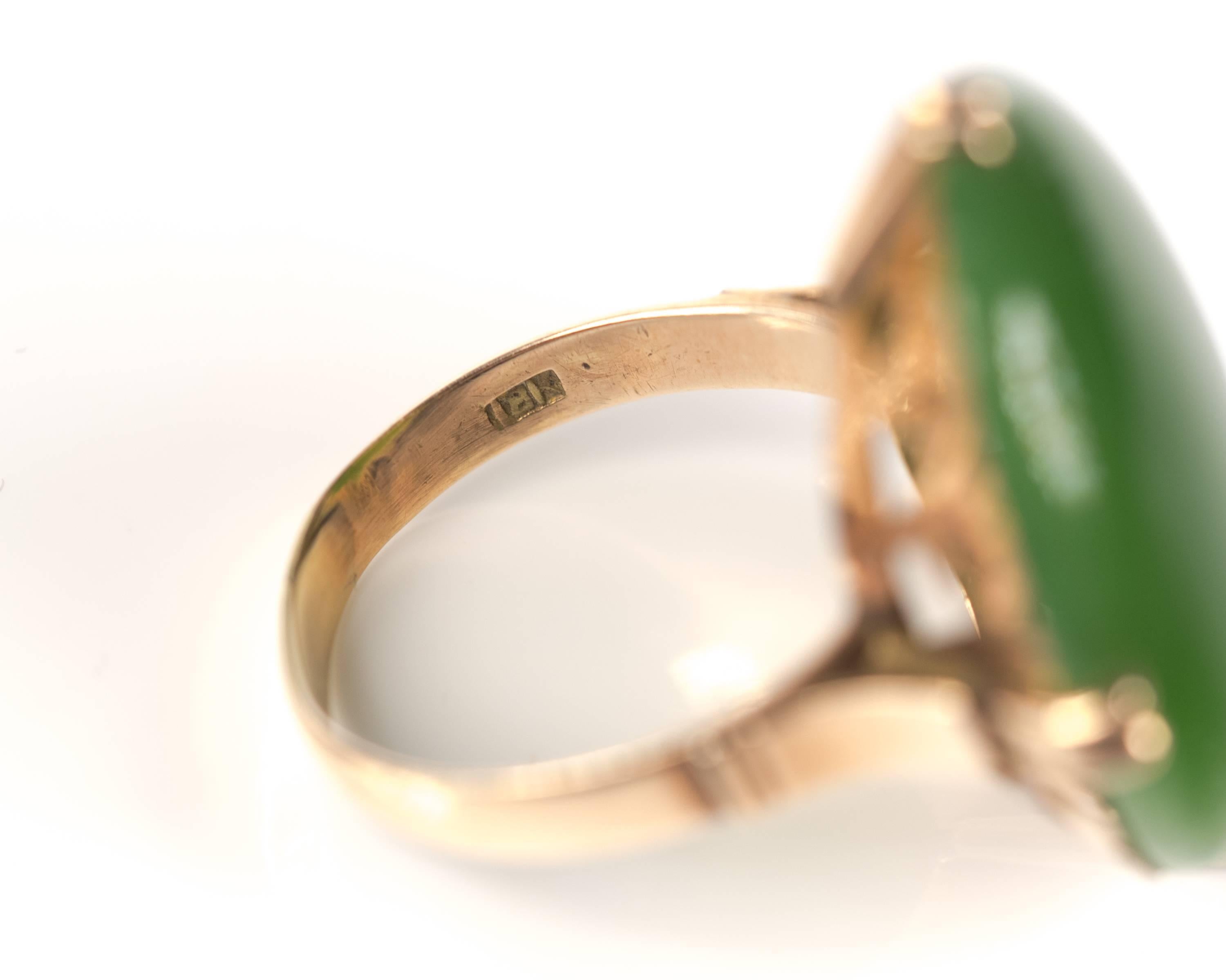 1890s 7 Carat Oval Jade and 18 Karat Rose Gold Ring In Good Condition In Atlanta, GA