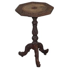 TAVOLO OCTAGONALE ANGLO INDIANO DEL 1890 intagliato a mano BASE DI DRAGONE MITICO CINESE