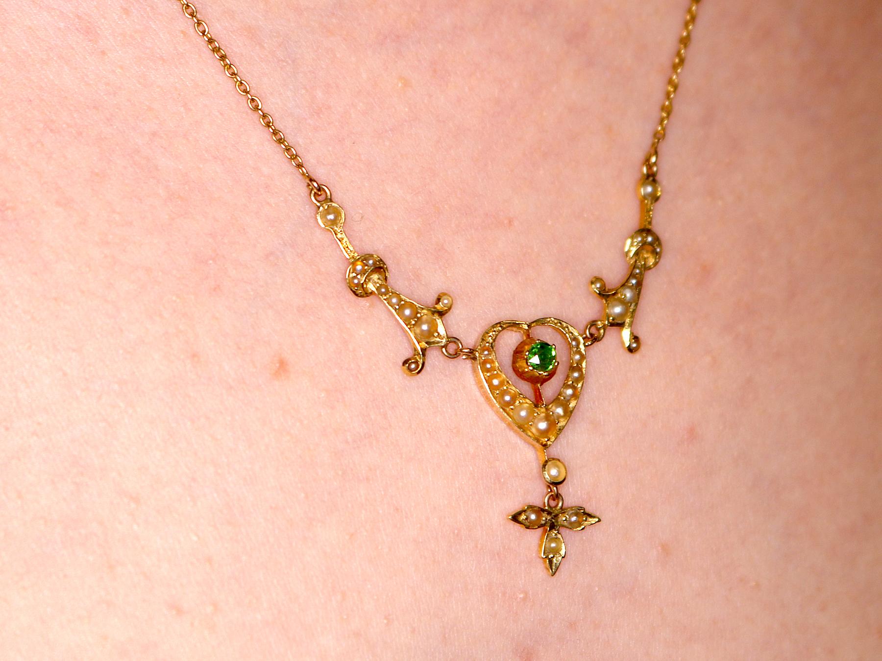 Antique 1890s Peridot and Seed Pearl Yellow Gold Necklace In Excellent Condition In Jesmond, Newcastle Upon Tyne