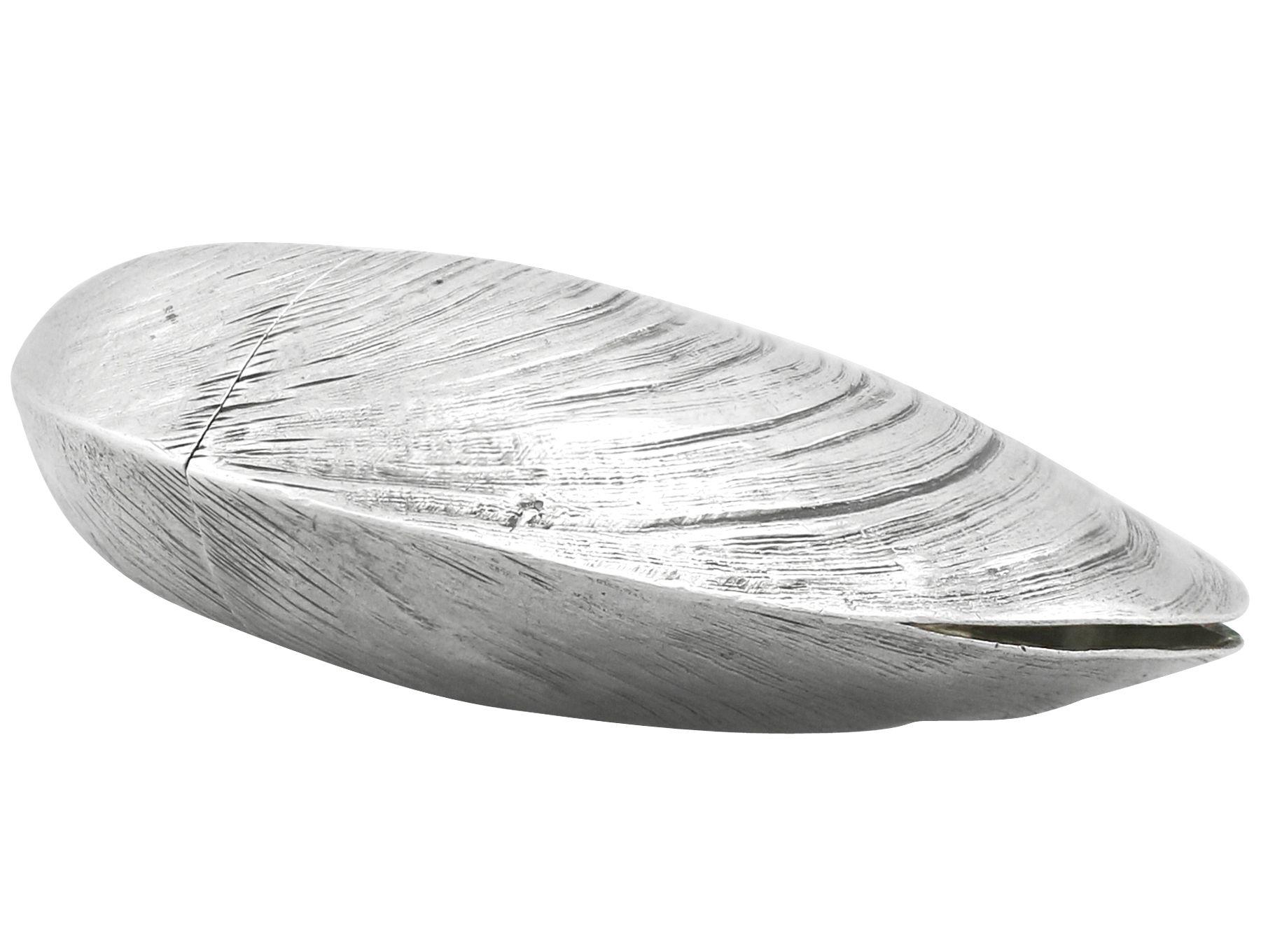 19th Century 1890s Antique French Silver Mussel Vesta Case For Sale