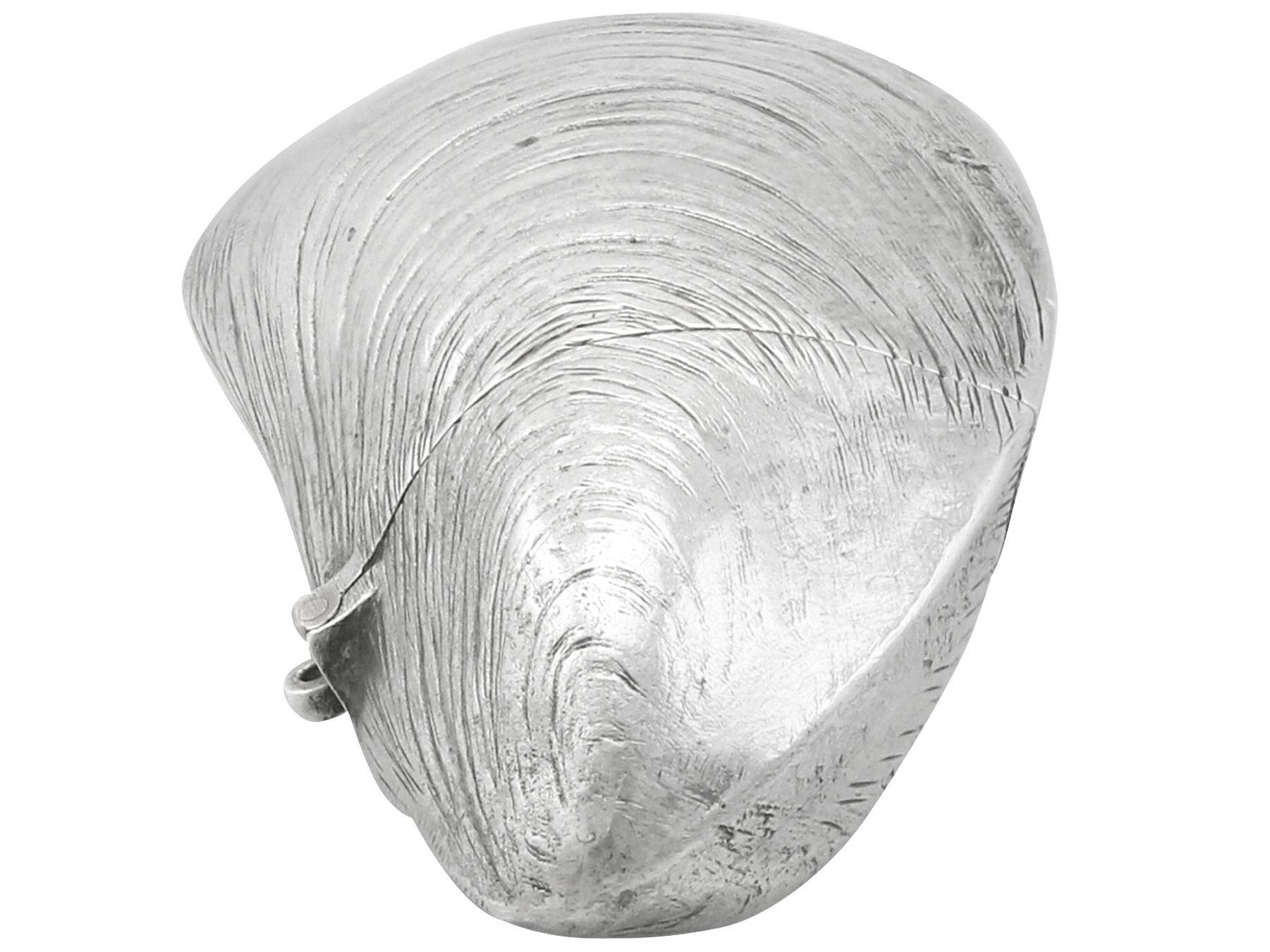 1890s Antique French Silver Mussel Vesta Case For Sale 1