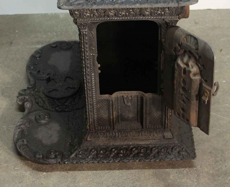 1890s Antique Ornate Victorian Style Detailed Cast Iron Coal Stove For Sale 3