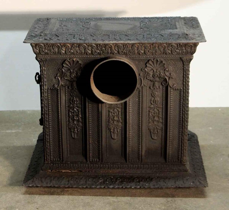 1890s Antique Ornate Victorian Style Detailed Cast Iron Coal Stove For Sale 4