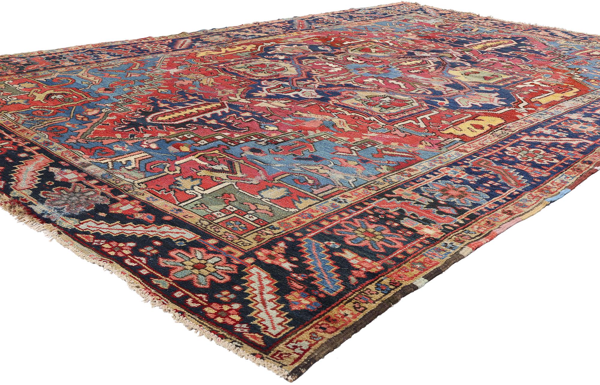 90025 Tapis ancien persan Serapi, 08'09 x 12'02. Cet exquis tapis serapi persan antique en laine nouée à la main, datant de la fin du XIXe siècle, est une représentation magistrale de l'artisanat persan traditionnel. Son design complexe s'articule