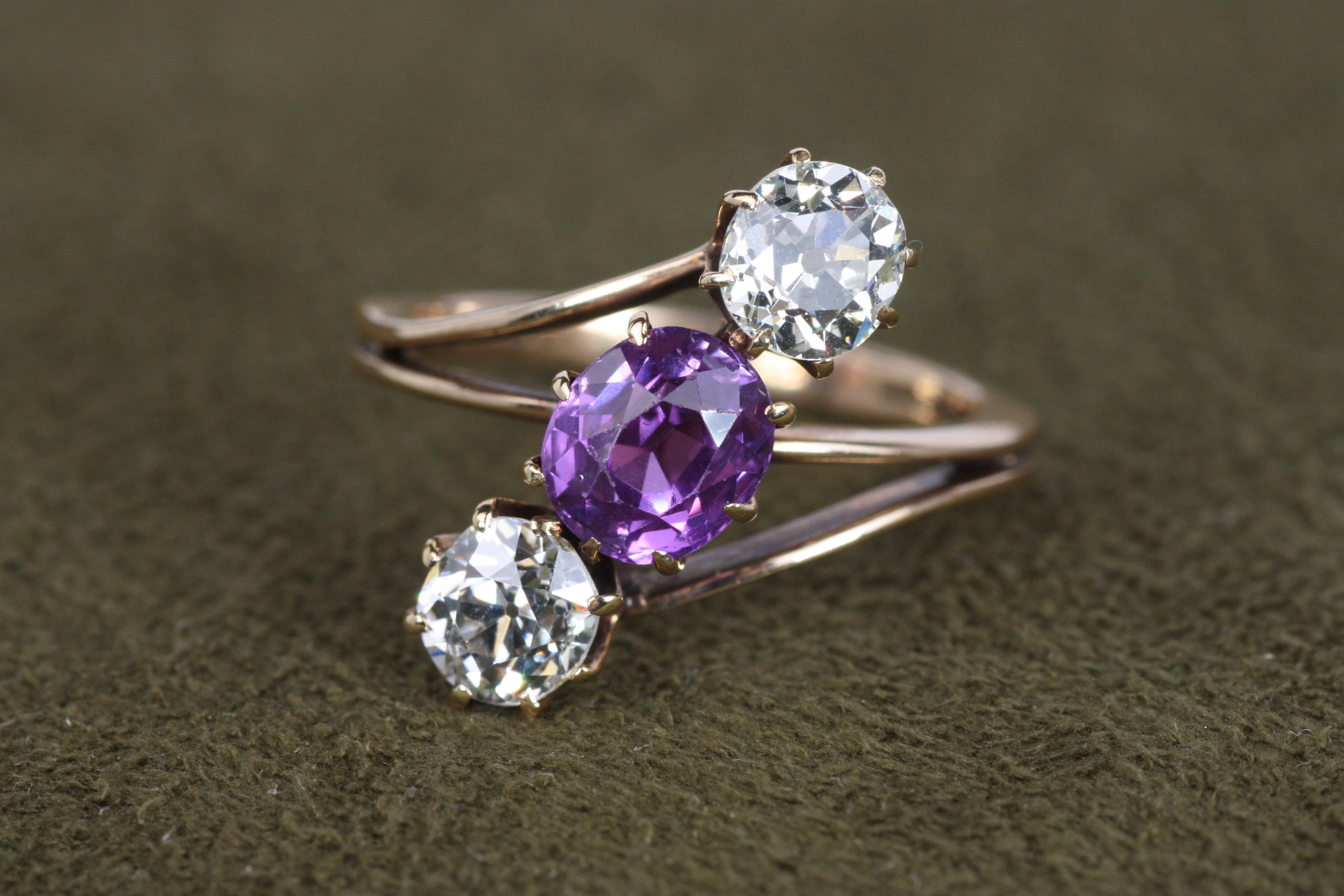 Taille vieille mine Bague de mode des années 1890 en saphir violet et diamant taillé à l'ancienne en vente