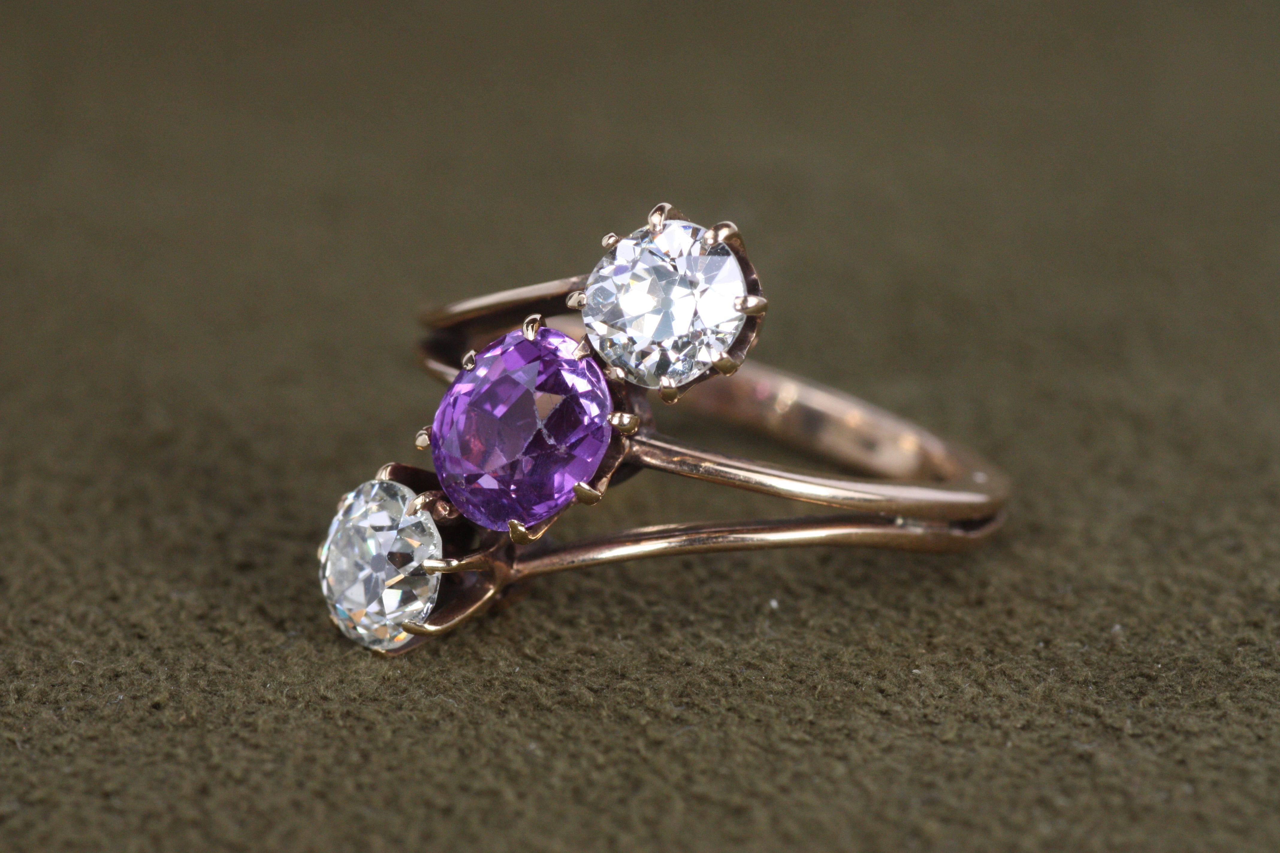 Bague de mode des années 1890 en saphir violet et diamant taillé à l'ancienne Bon état - En vente à Santa Monica, CA