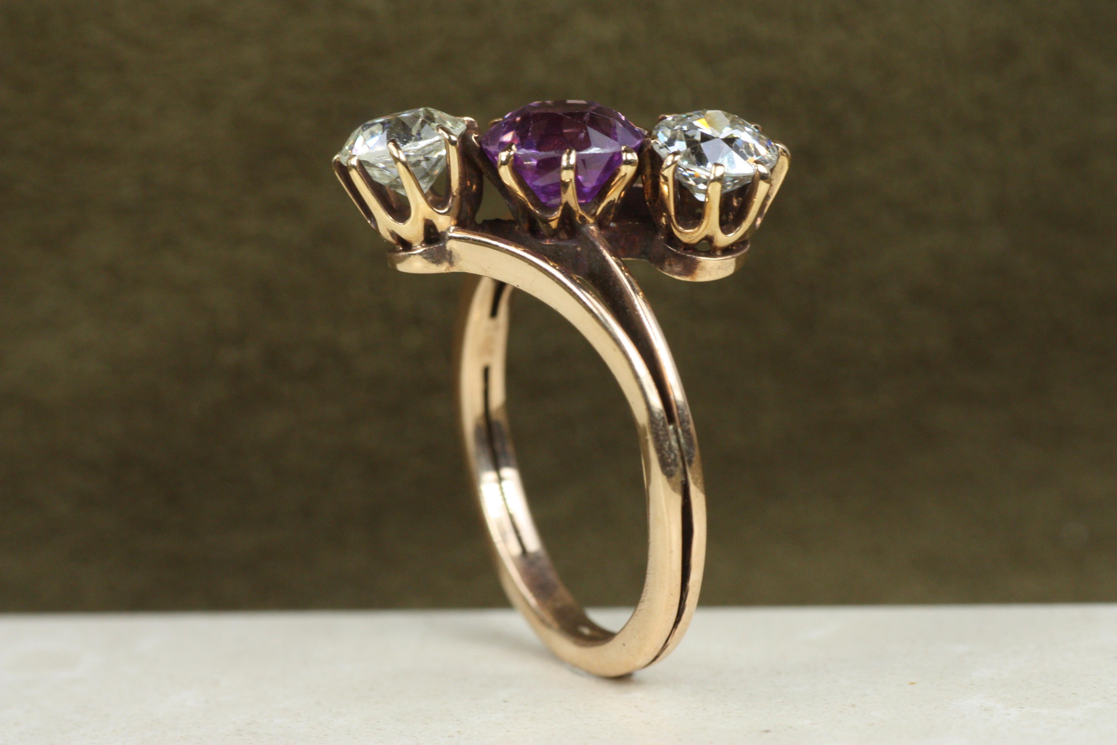 Bague de mode des années 1890 en saphir violet et diamant taillé à l'ancienne en vente 1