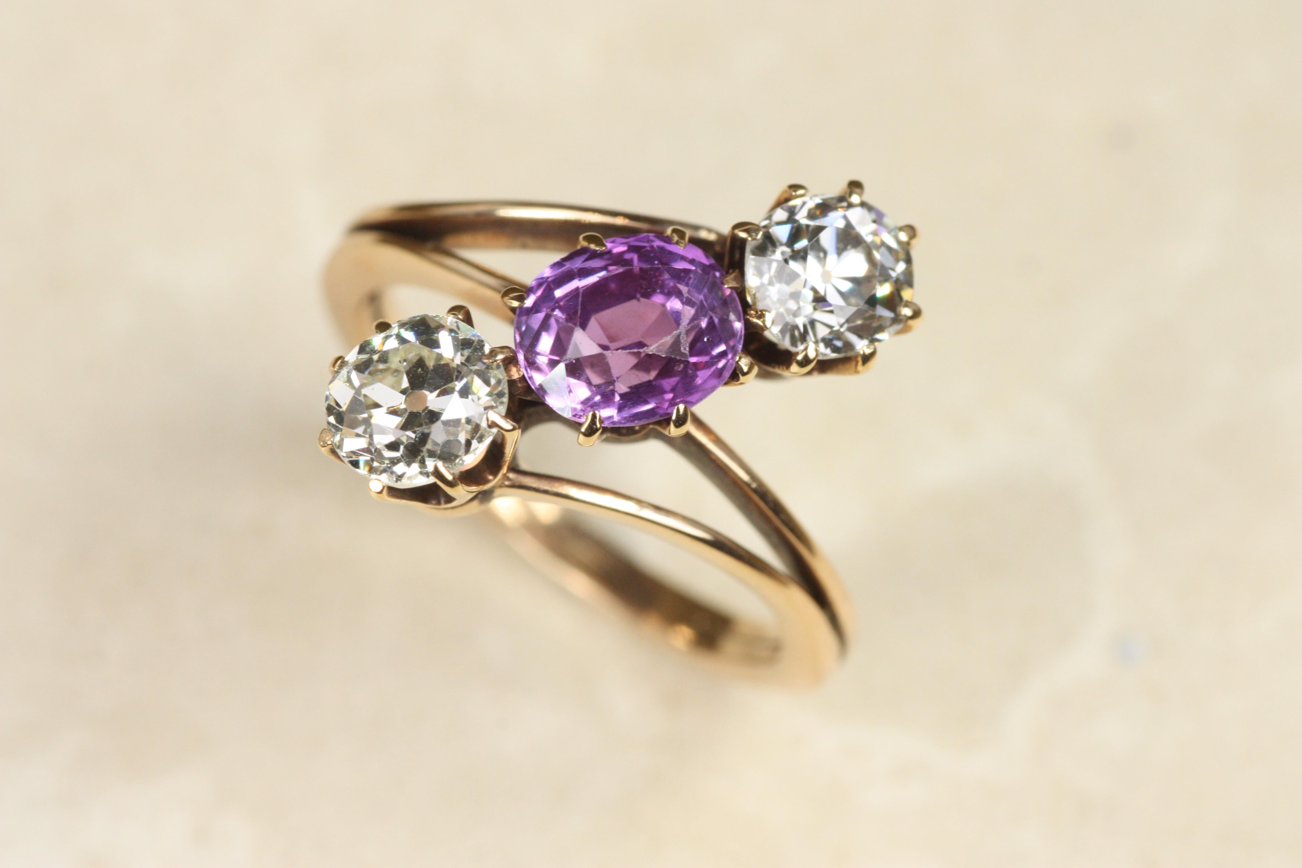 Bague de mode des années 1890 en saphir violet et diamant taillé à l'ancienne en vente 2