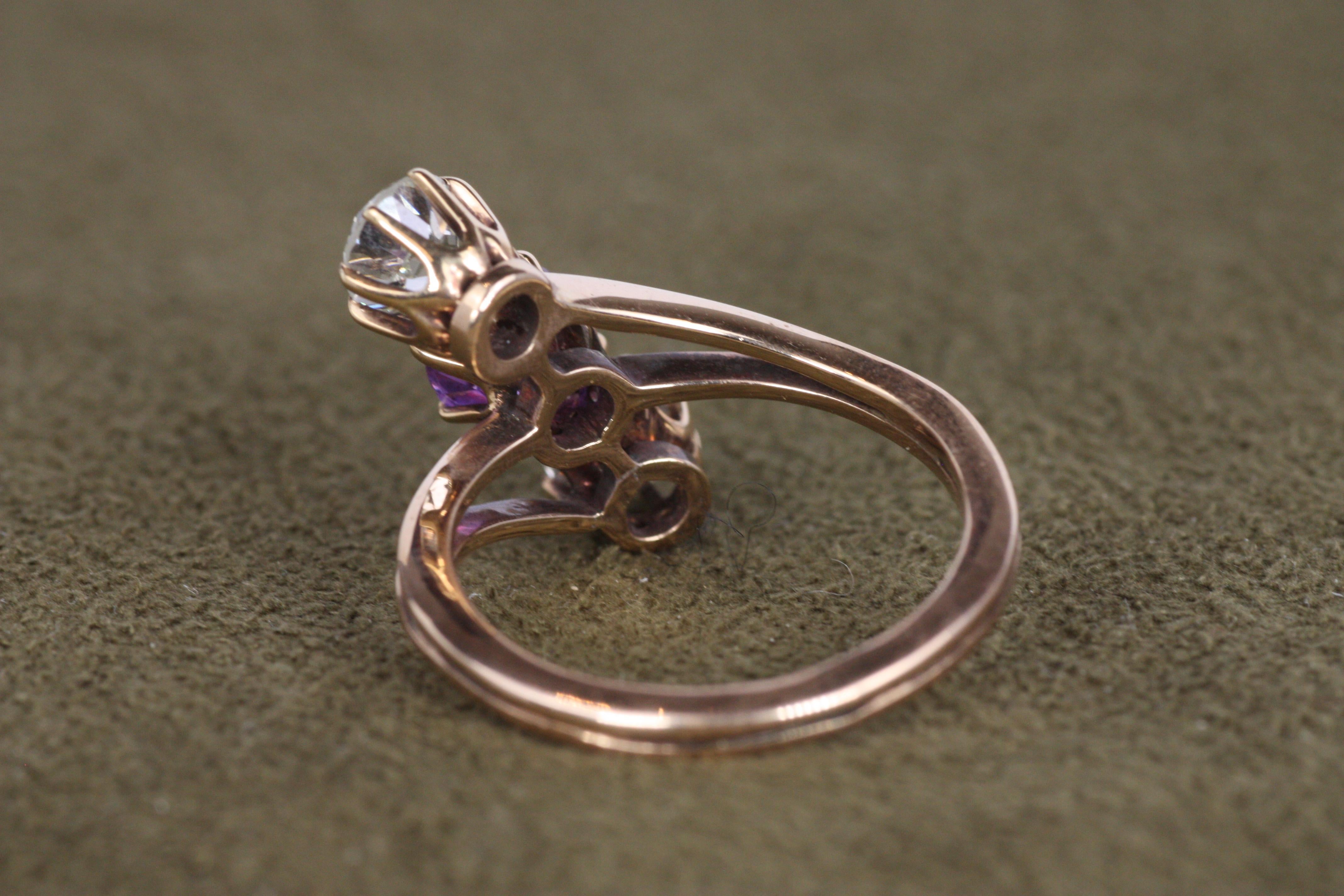 Bague de mode des années 1890 en saphir violet et diamant taillé à l'ancienne en vente 3