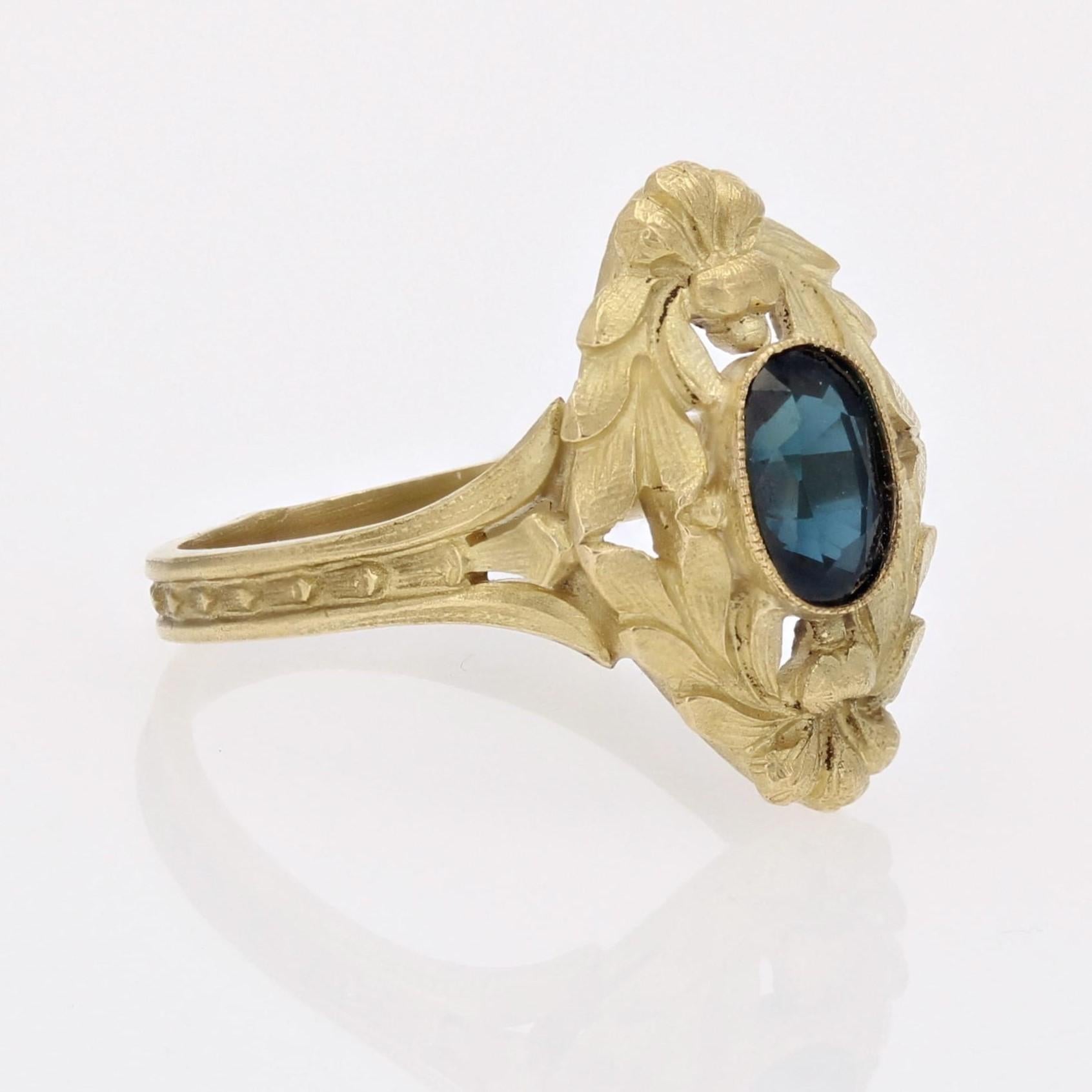 1890s Art Nouveau Sapphire 18 Karat Matte Yellow Gold Ring For Sale 6