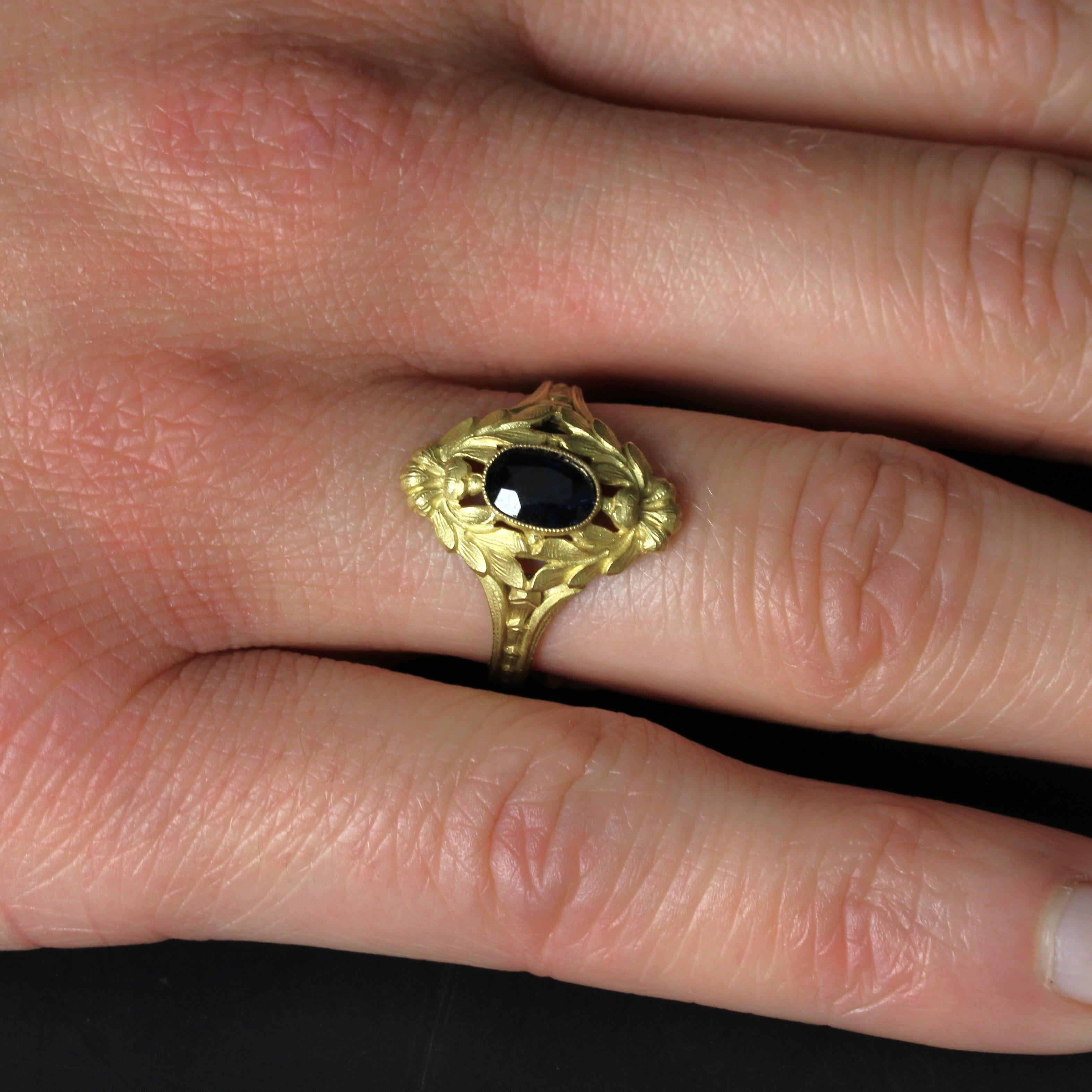1890s Art Nouveau Sapphire 18 Karat Matte Yellow Gold Ring For Sale 7