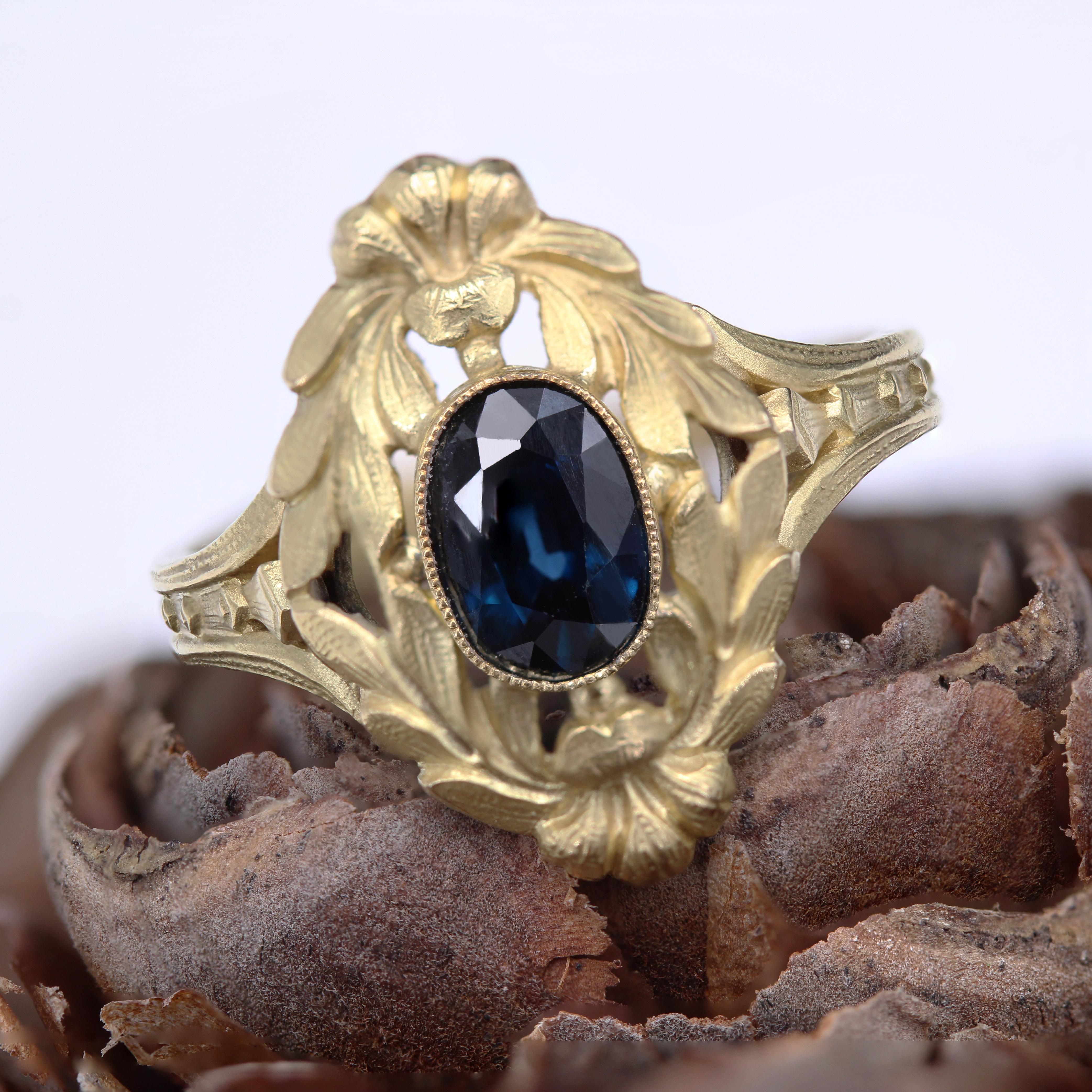Oval Cut 1890s Art Nouveau Sapphire 18 Karat Matte Yellow Gold Ring For Sale